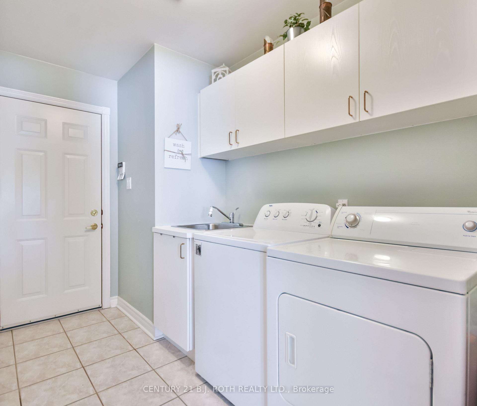 Photo 18 of 43 Lewis Drive, Orillia — HOMEH