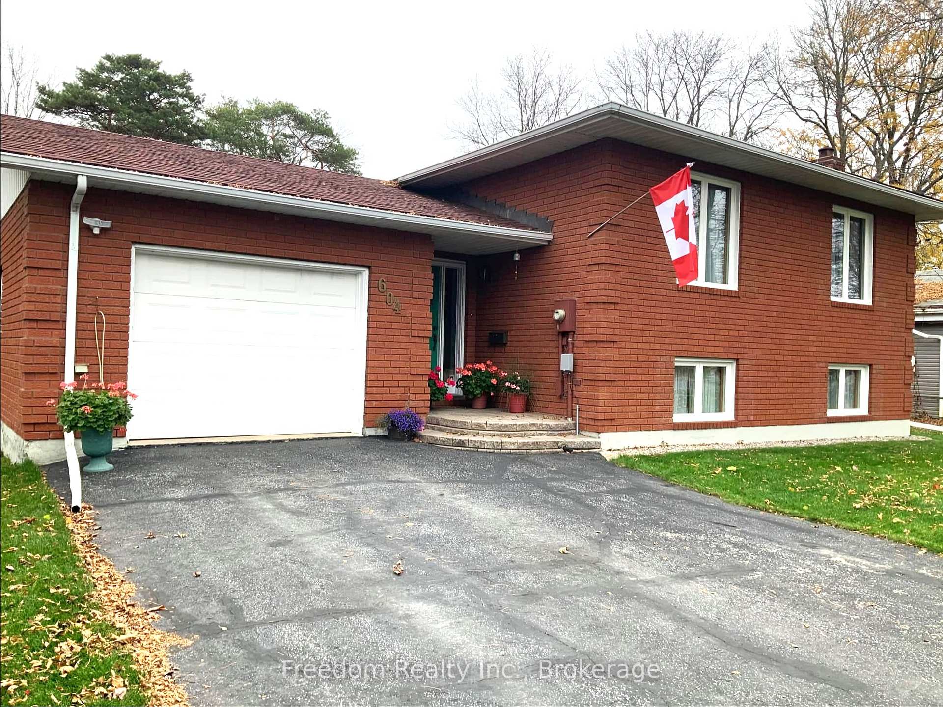 Photo 1 of 604 West Street S, Orillia — HOMEH