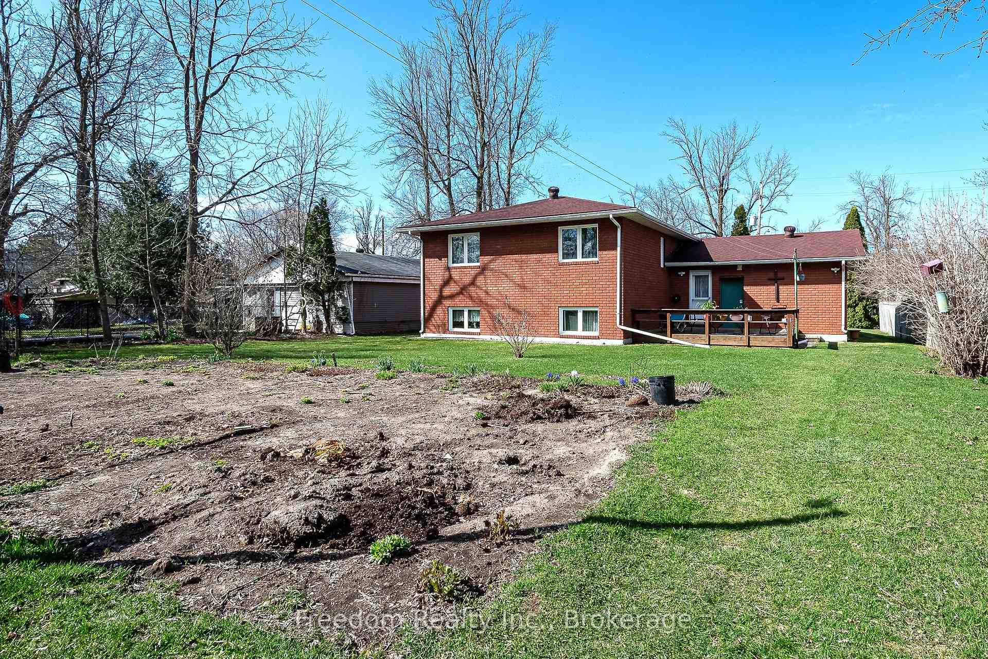 Photo 6 of 604 West Street S, Orillia — HOMEH