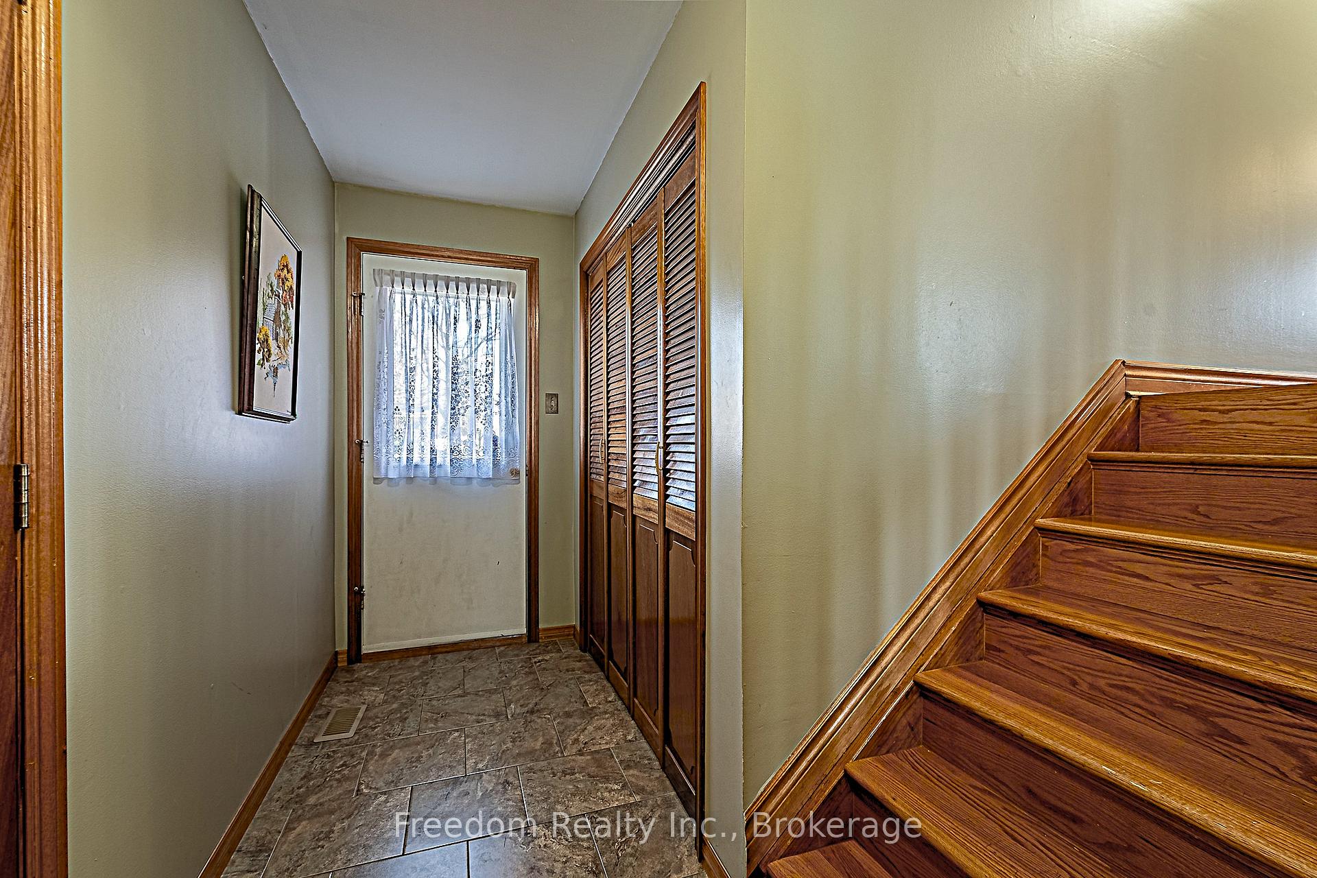 Photo 8 of 604 West Street S, Orillia — HOMEH