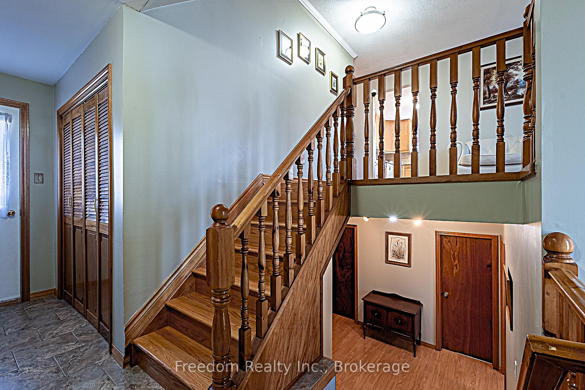 Photo 9 of 604 West Street S, Orillia — HOMEH