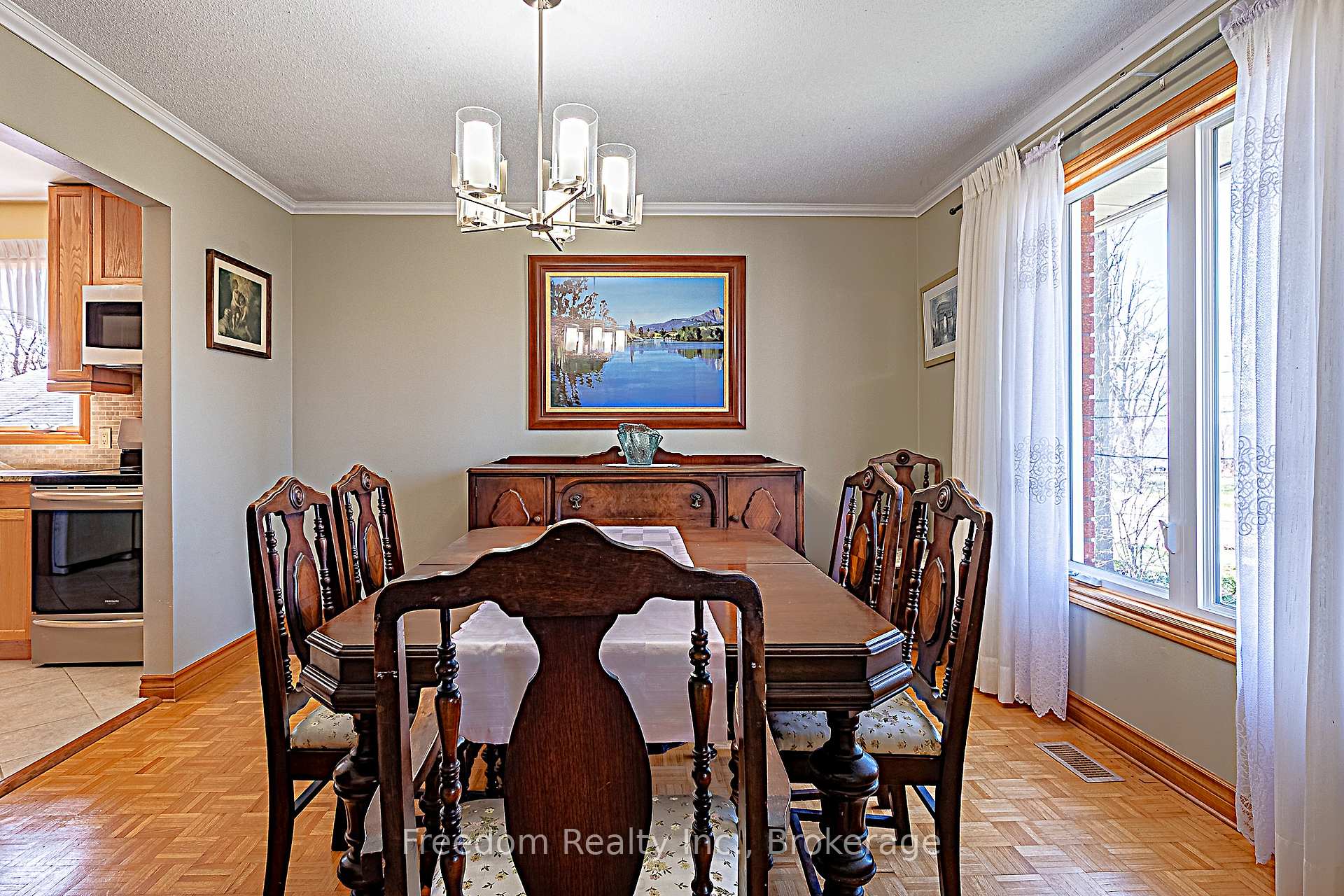 Photo 13 of 604 West Street S, Orillia — HOMEH
