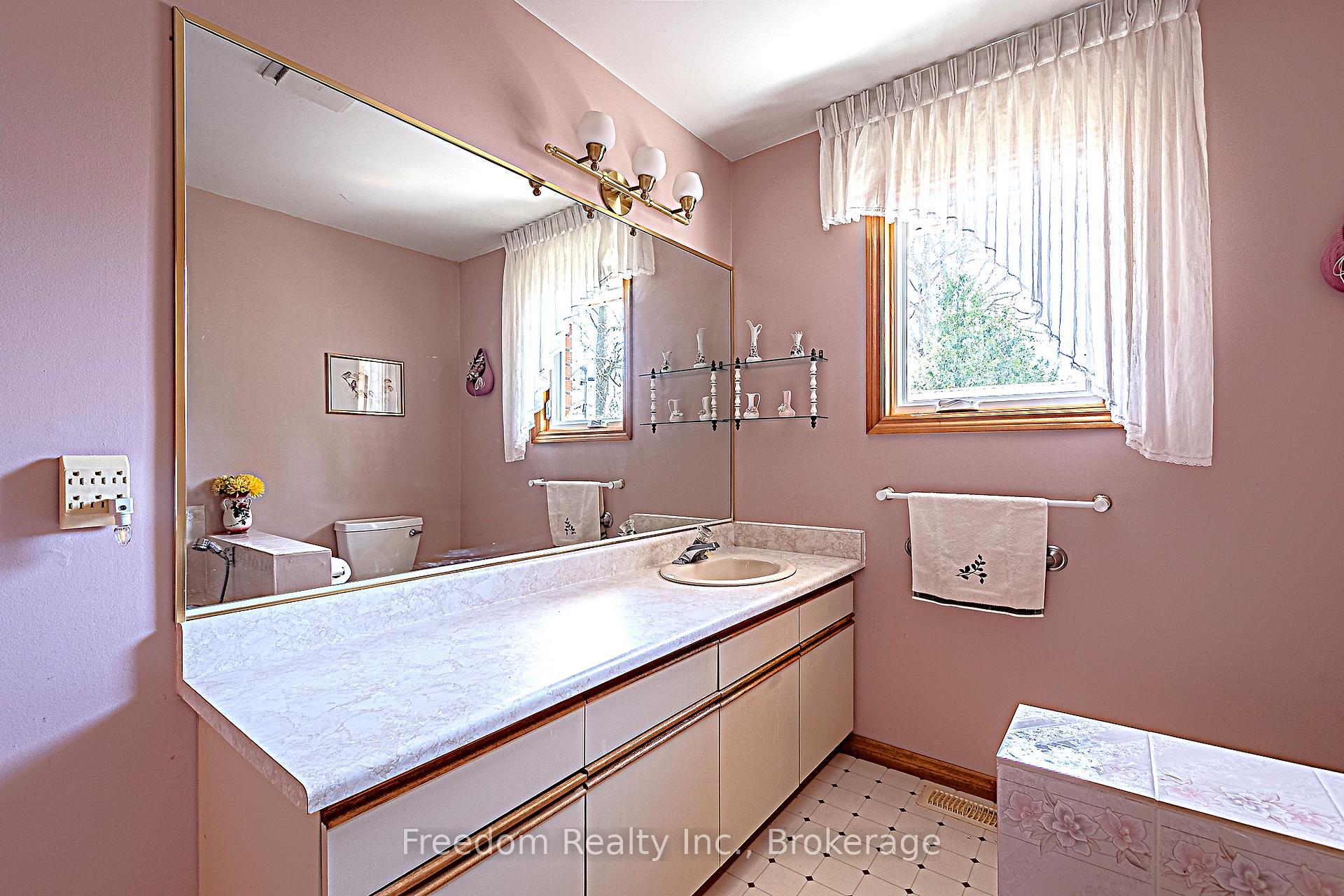 Photo 18 of 604 West Street S, Orillia — HOMEH