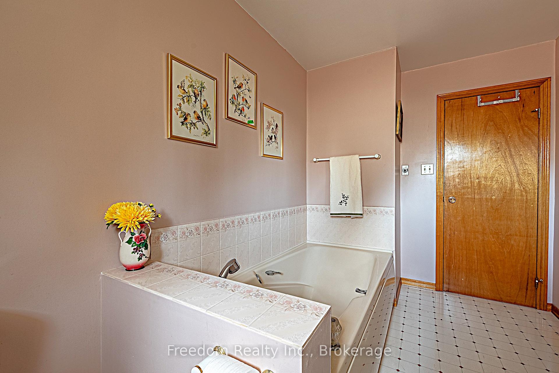 Photo 19 of 604 West Street S, Orillia — HOMEH