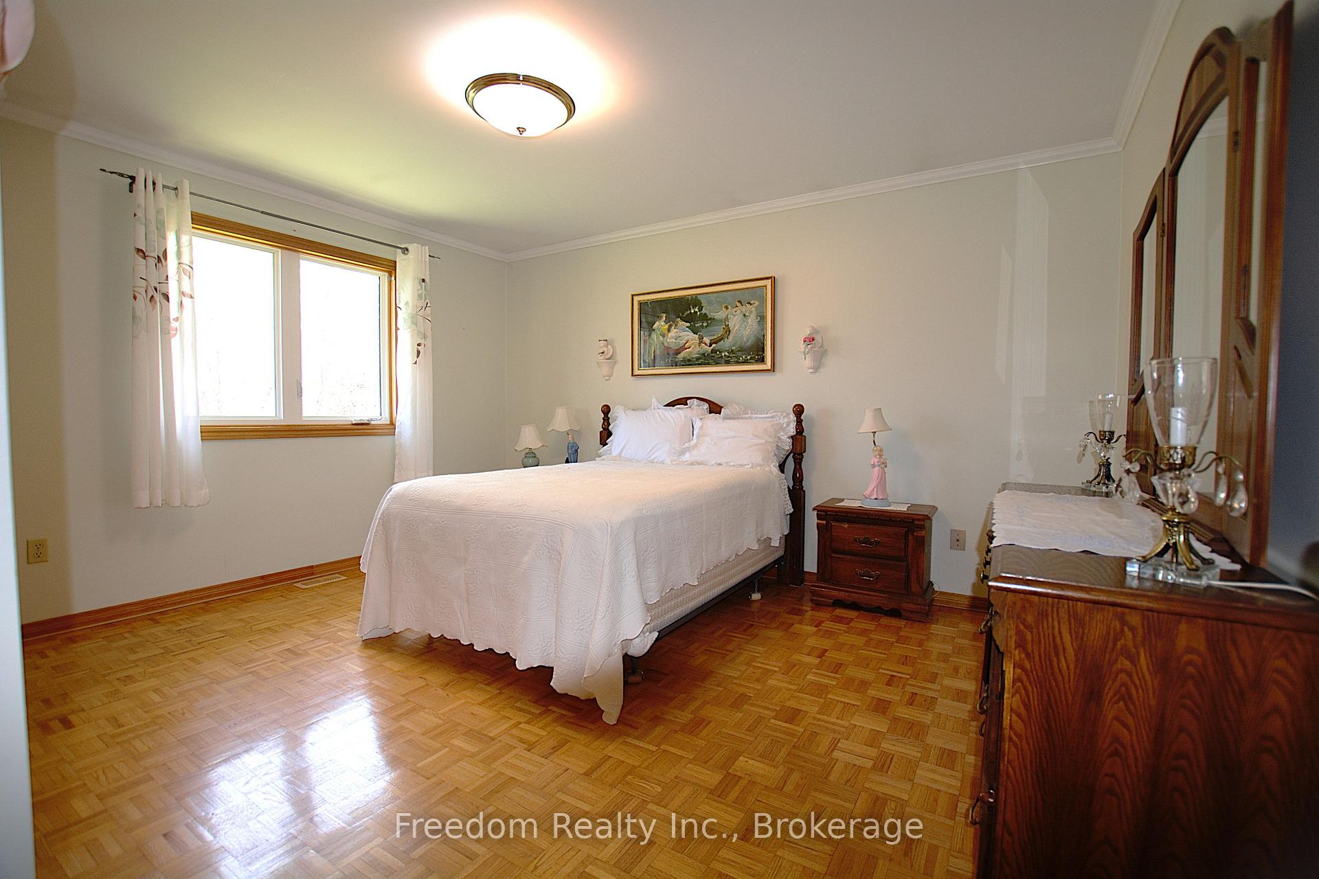 Photo 20 of 604 West Street S, Orillia — HOMEH