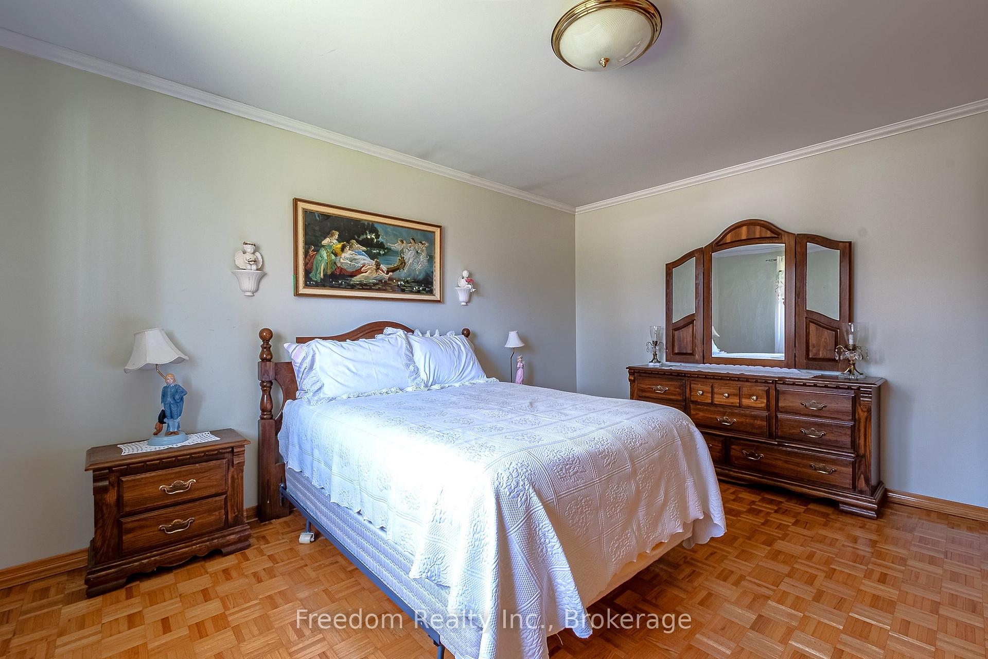 Photo 21 of 604 West Street S, Orillia — HOMEH