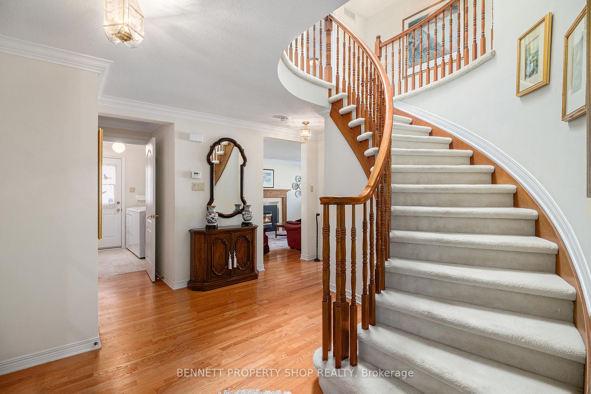 Photo 3 of 1685 Laurelwood Place, Ottawa, Chapel Hill — HOMEH