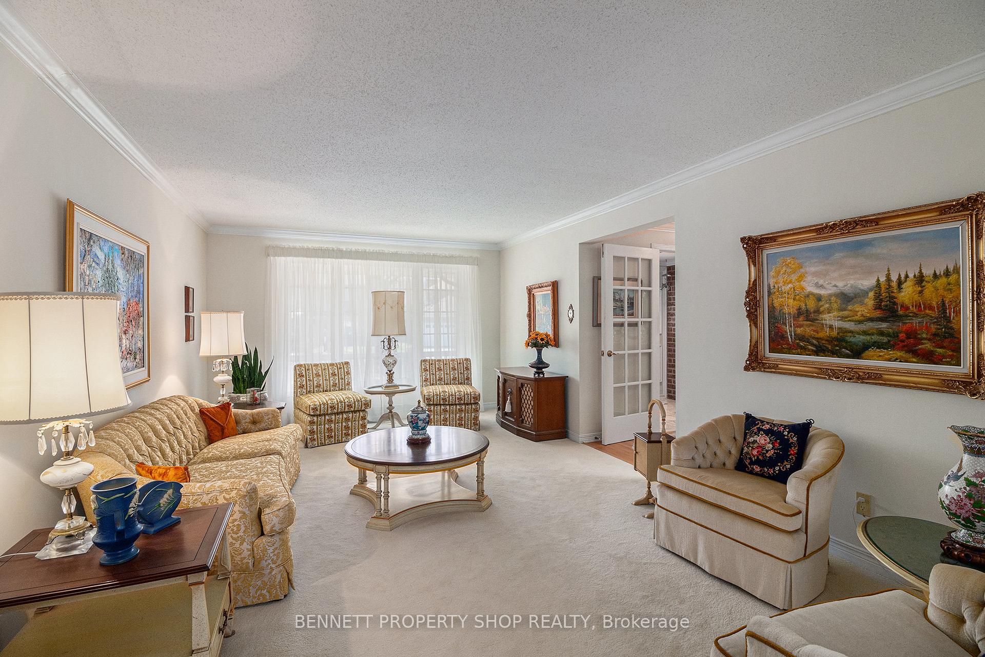 Photo 4 of 1685 Laurelwood Place, Ottawa, Chapel Hill — HOMEH