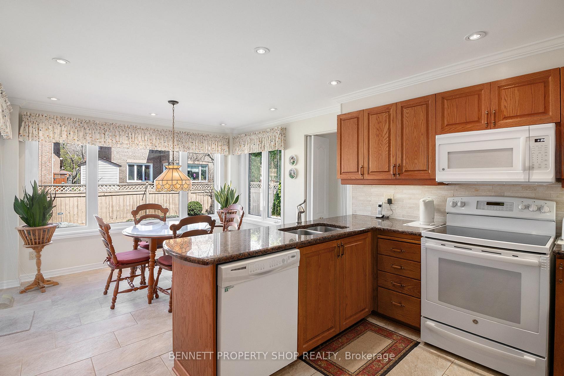 Photo 7 of 1685 Laurelwood Place, Ottawa, Chapel Hill — HOMEH