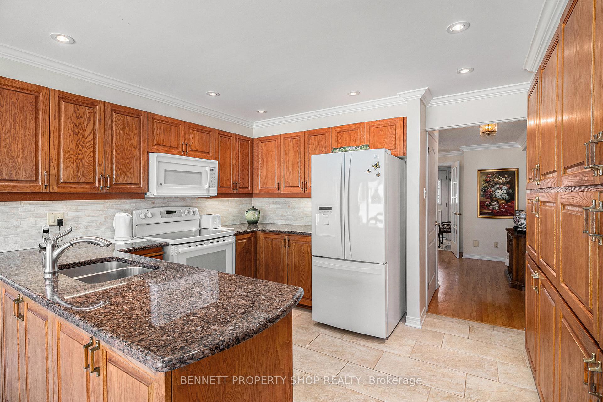 Photo 8 of 1685 Laurelwood Place, Ottawa, Chapel Hill — HOMEH