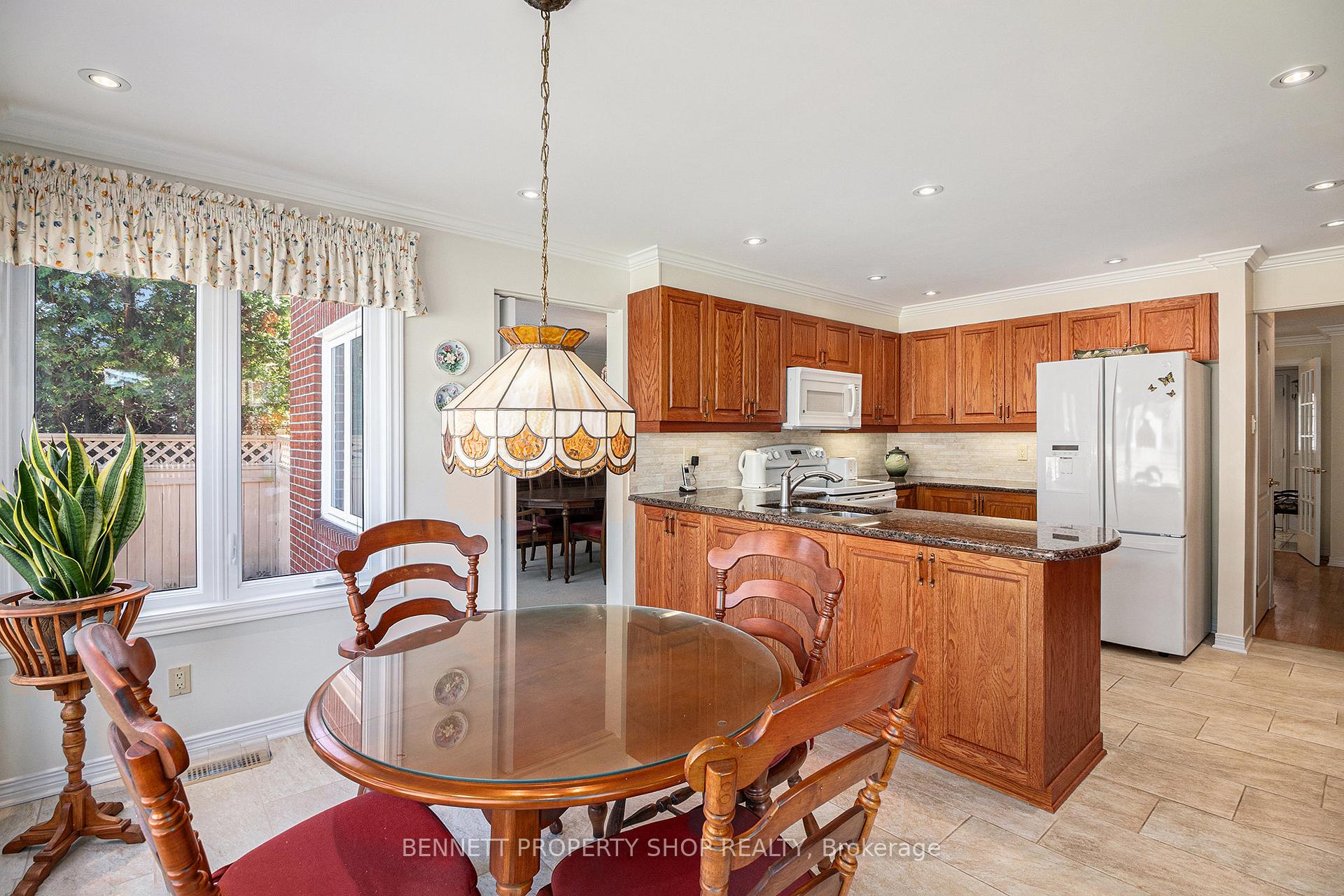 Photo 9 of 1685 Laurelwood Place, Ottawa, Chapel Hill — HOMEH