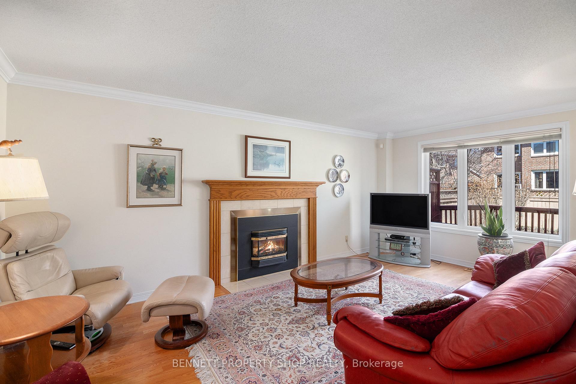 Photo 10 of 1685 Laurelwood Place, Ottawa, Chapel Hill — HOMEH