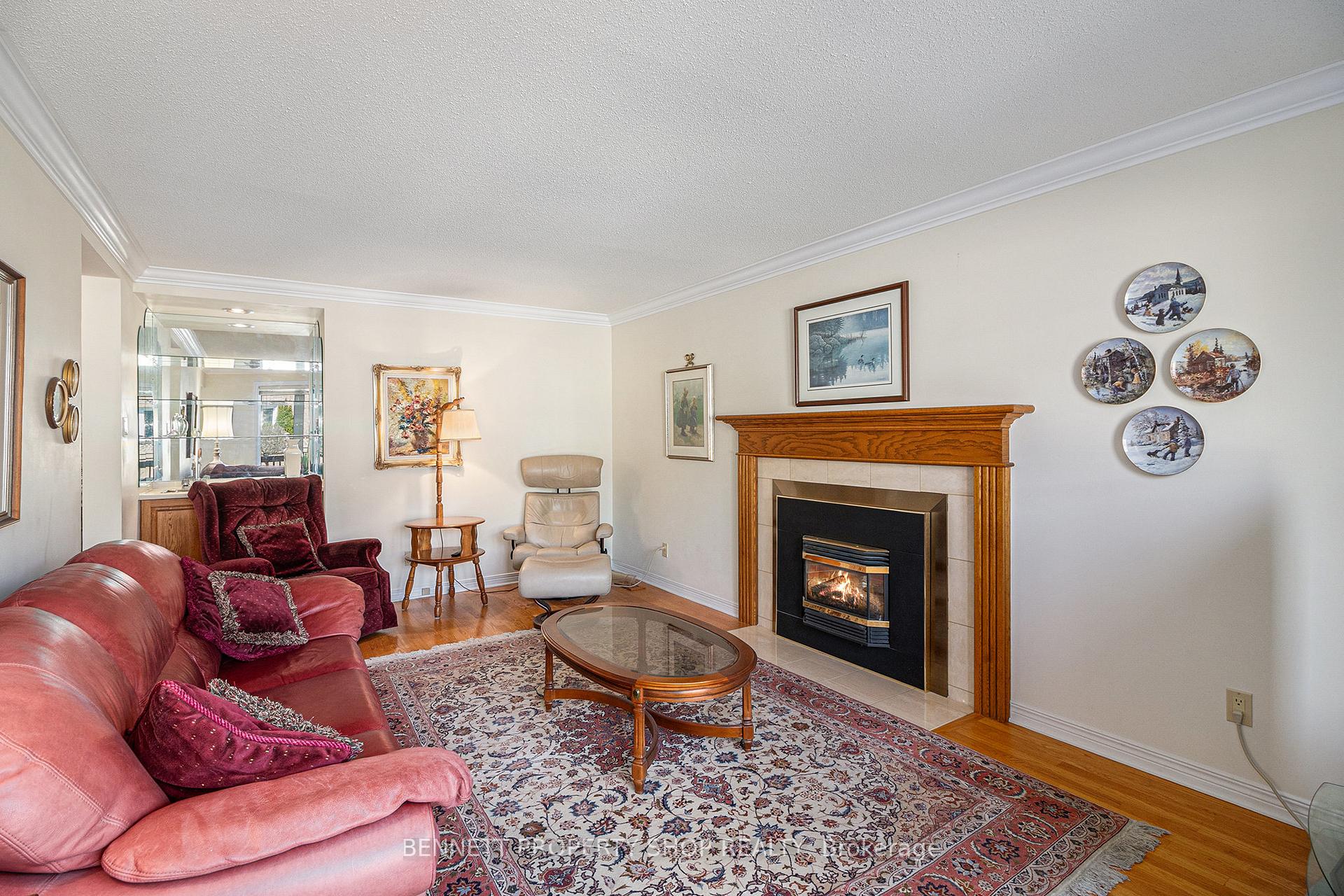 Photo 11 of 1685 Laurelwood Place, Ottawa, Chapel Hill — HOMEH
