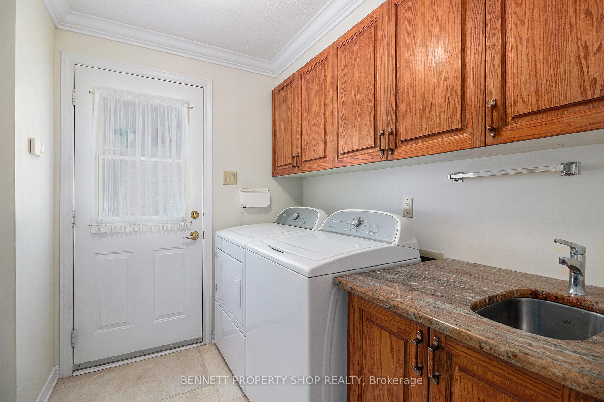 Photo 12 of 1685 Laurelwood Place, Ottawa, Chapel Hill — HOMEH