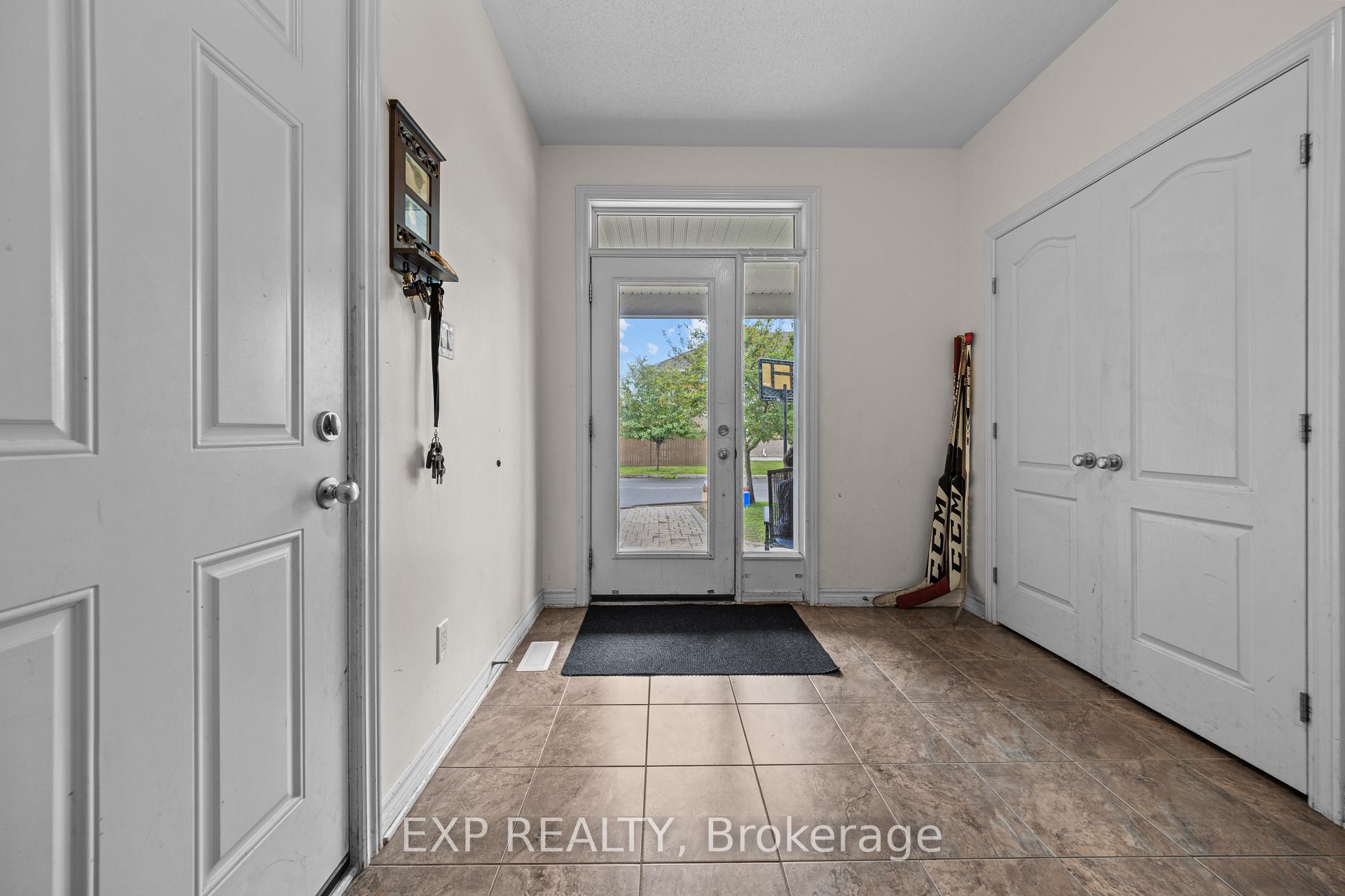 Photo 2 of 121 Daglan Crescent, Ottawa, Avalon West — HOMEH