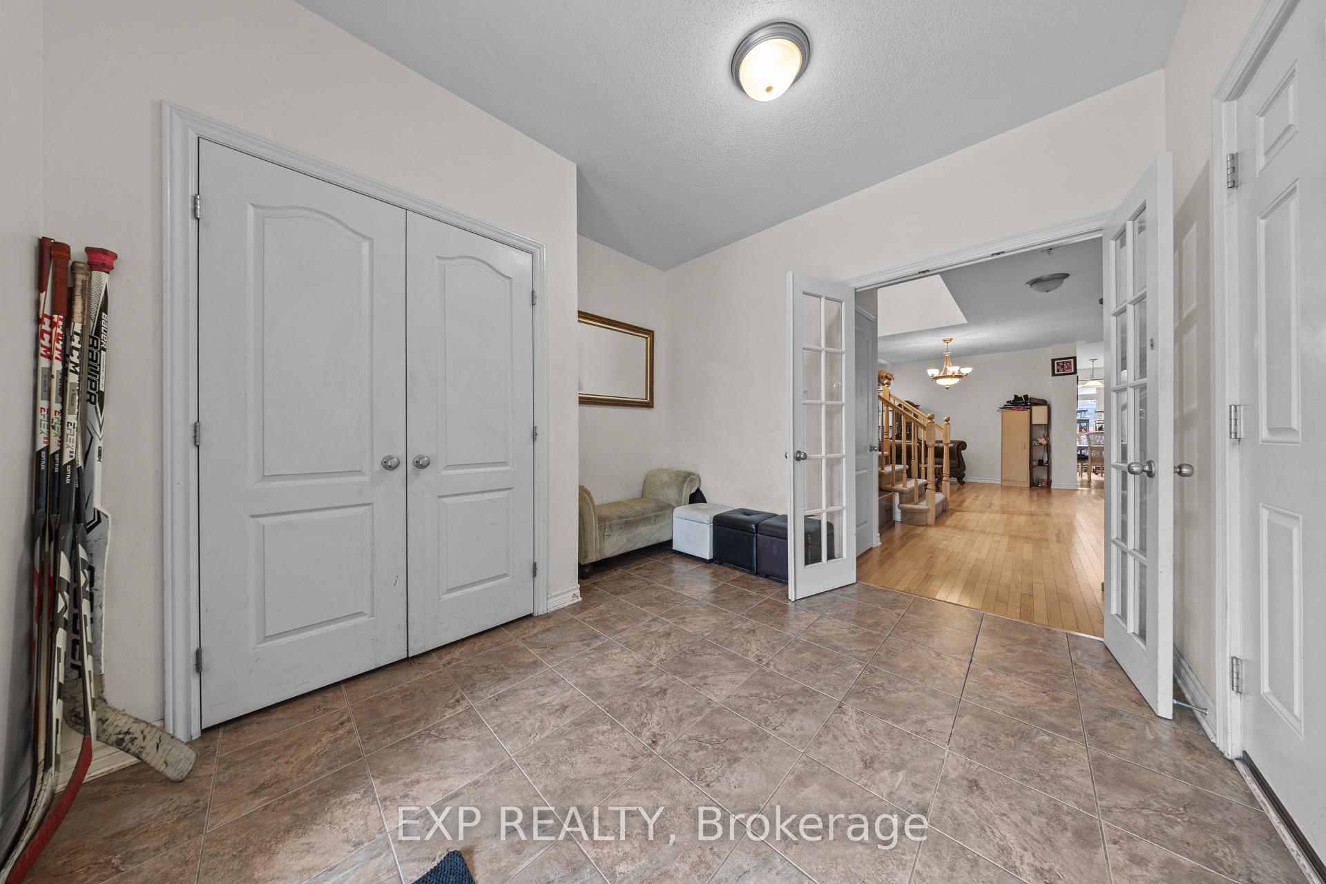 Photo 3 of 121 Daglan Crescent, Ottawa, Avalon West — HOMEH