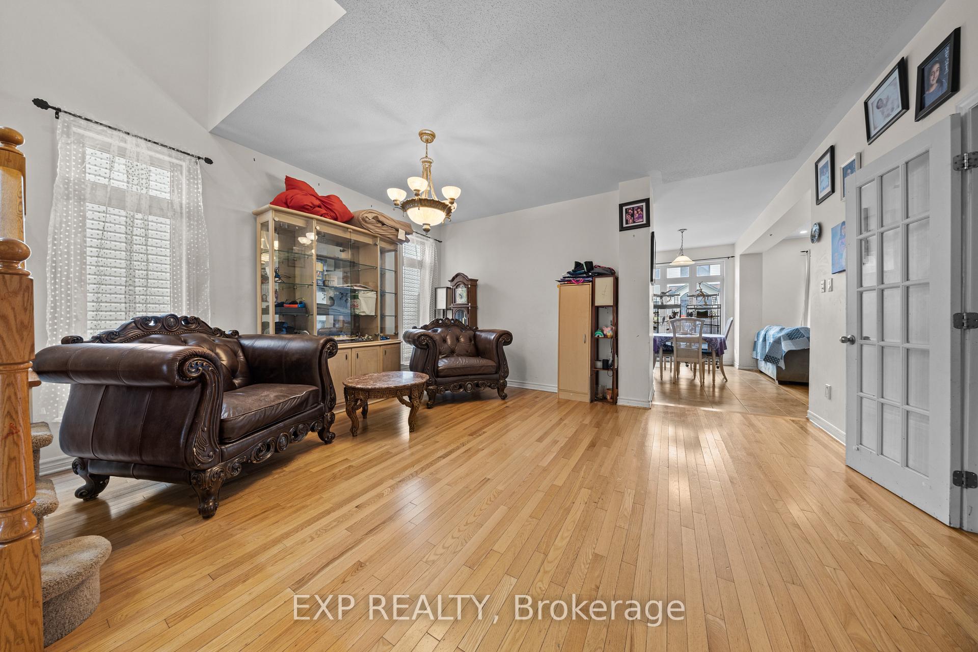 Photo 5 of 121 Daglan Crescent, Ottawa, Avalon West — HOMEH