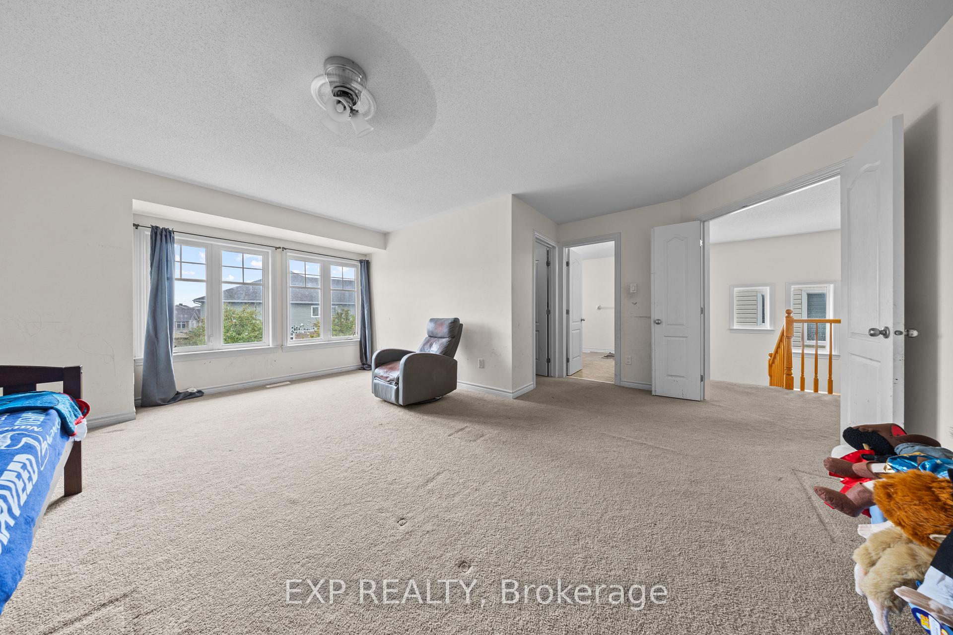 Photo 10 of 121 Daglan Crescent, Ottawa, Avalon West — HOMEH