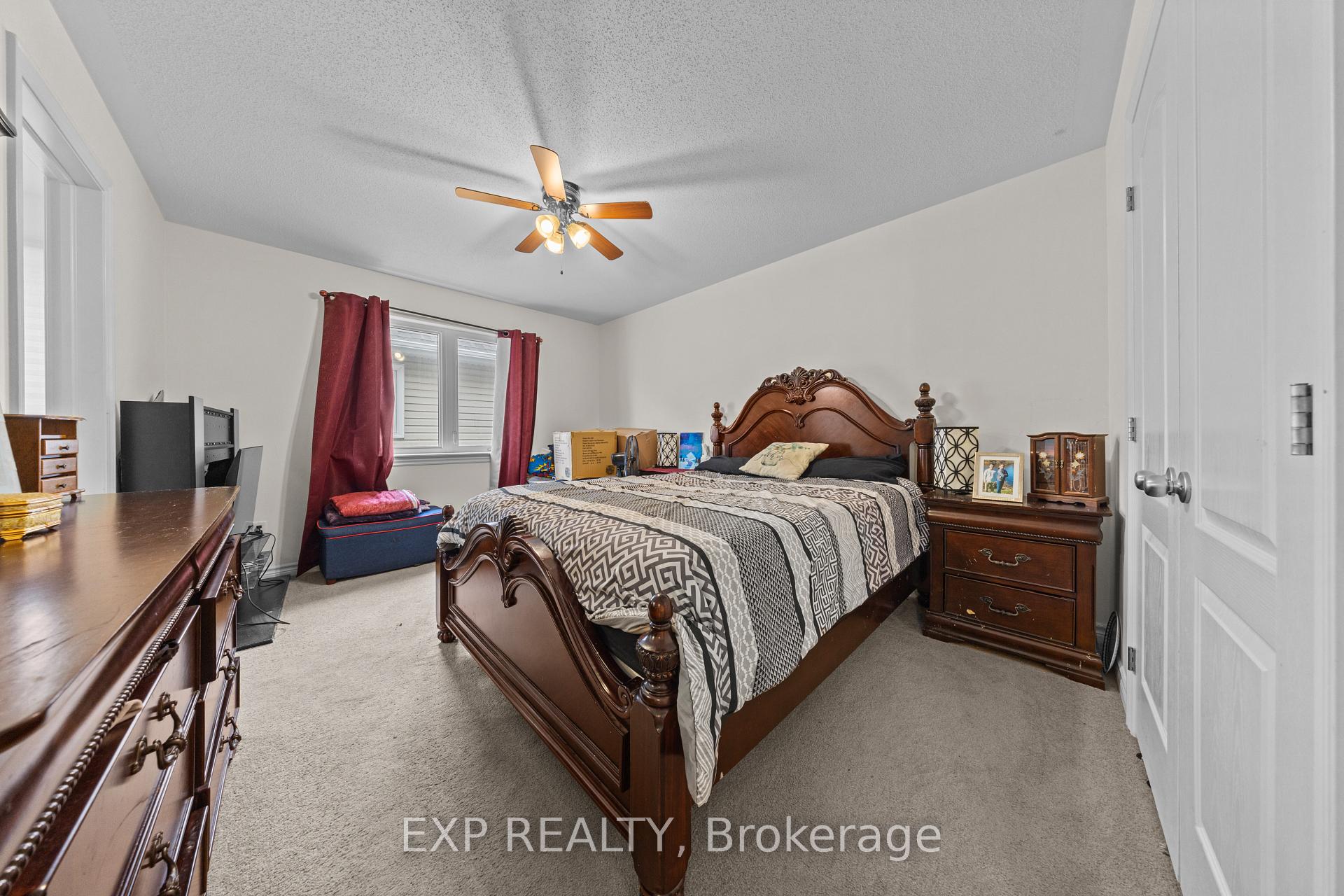 Photo 13 of 121 Daglan Crescent, Ottawa, Avalon West — HOMEH