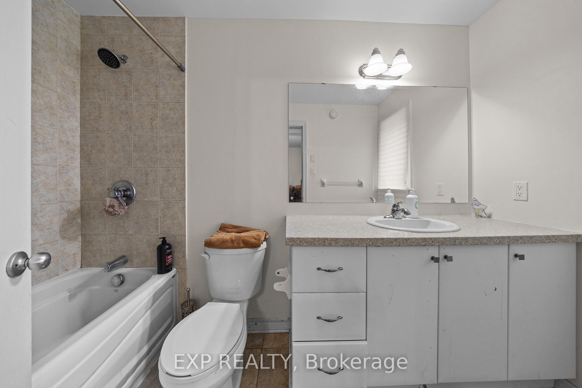 Photo 15 of 121 Daglan Crescent, Ottawa, Avalon West — HOMEH
