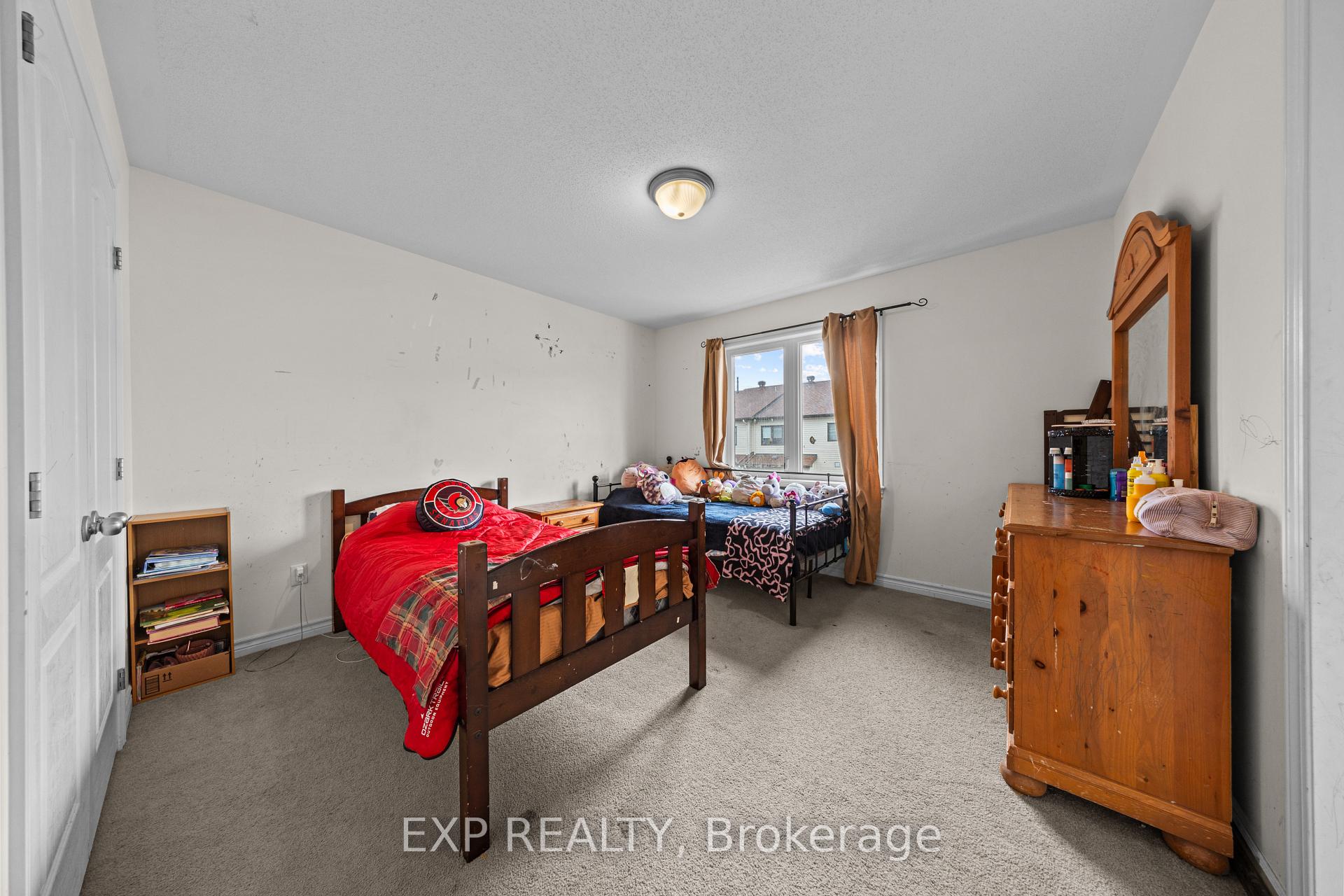 Photo 17 of 121 Daglan Crescent, Ottawa, Avalon West — HOMEH