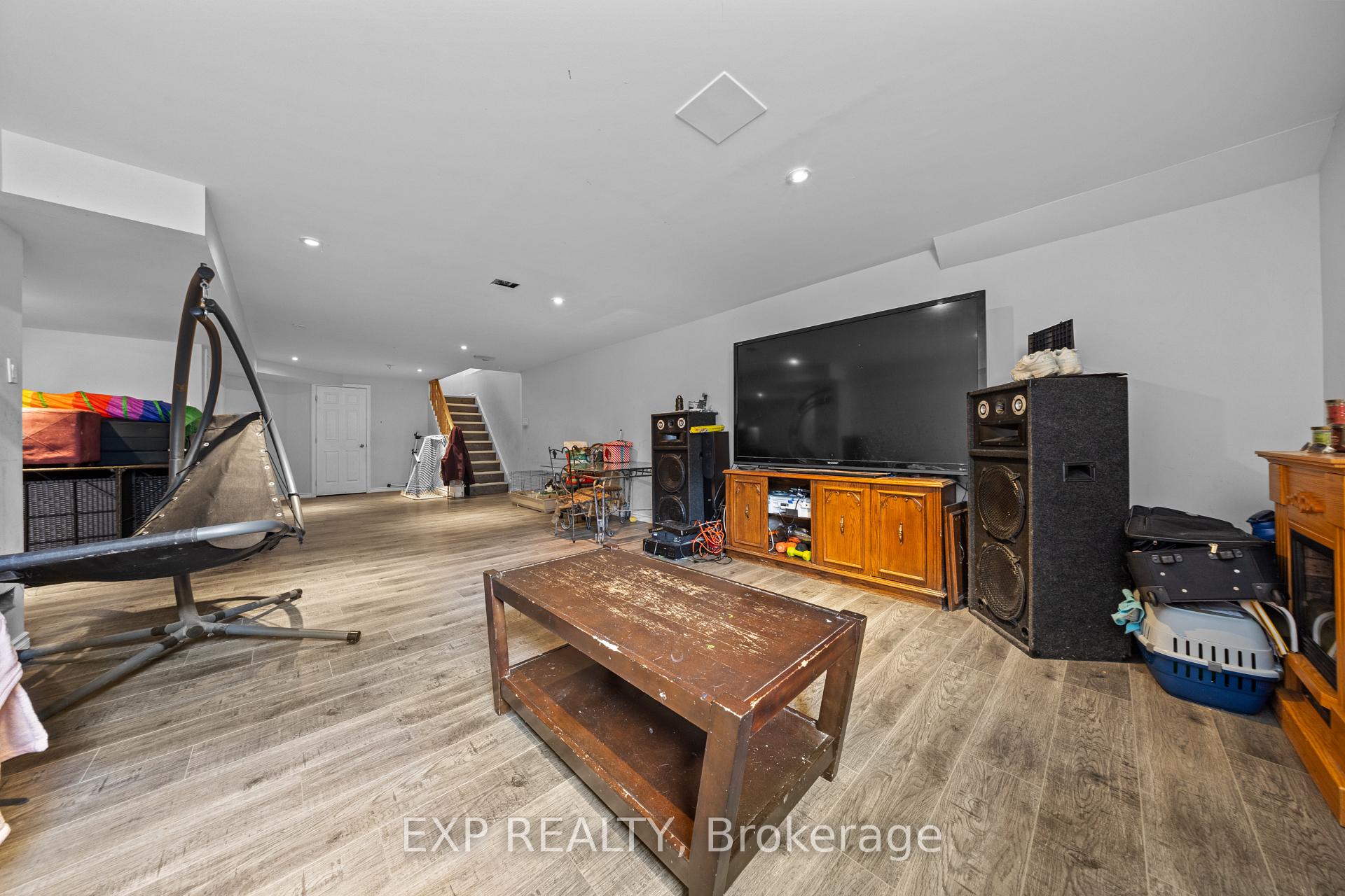 Photo 26 of 121 Daglan Crescent, Ottawa, Avalon West — HOMEH