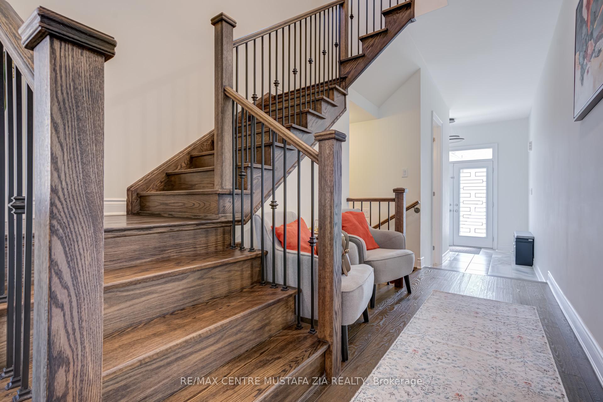 Photo 10 of 708 Kennedy Circle, Milton, Cobban — HOMEH