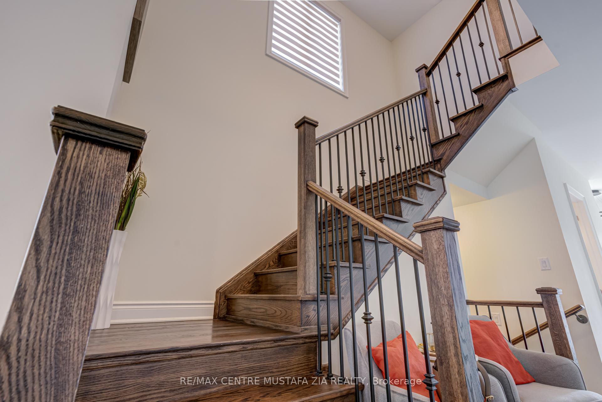 Photo 3 of 708 Kennedy Circle, Milton, Cobban — HOMEH