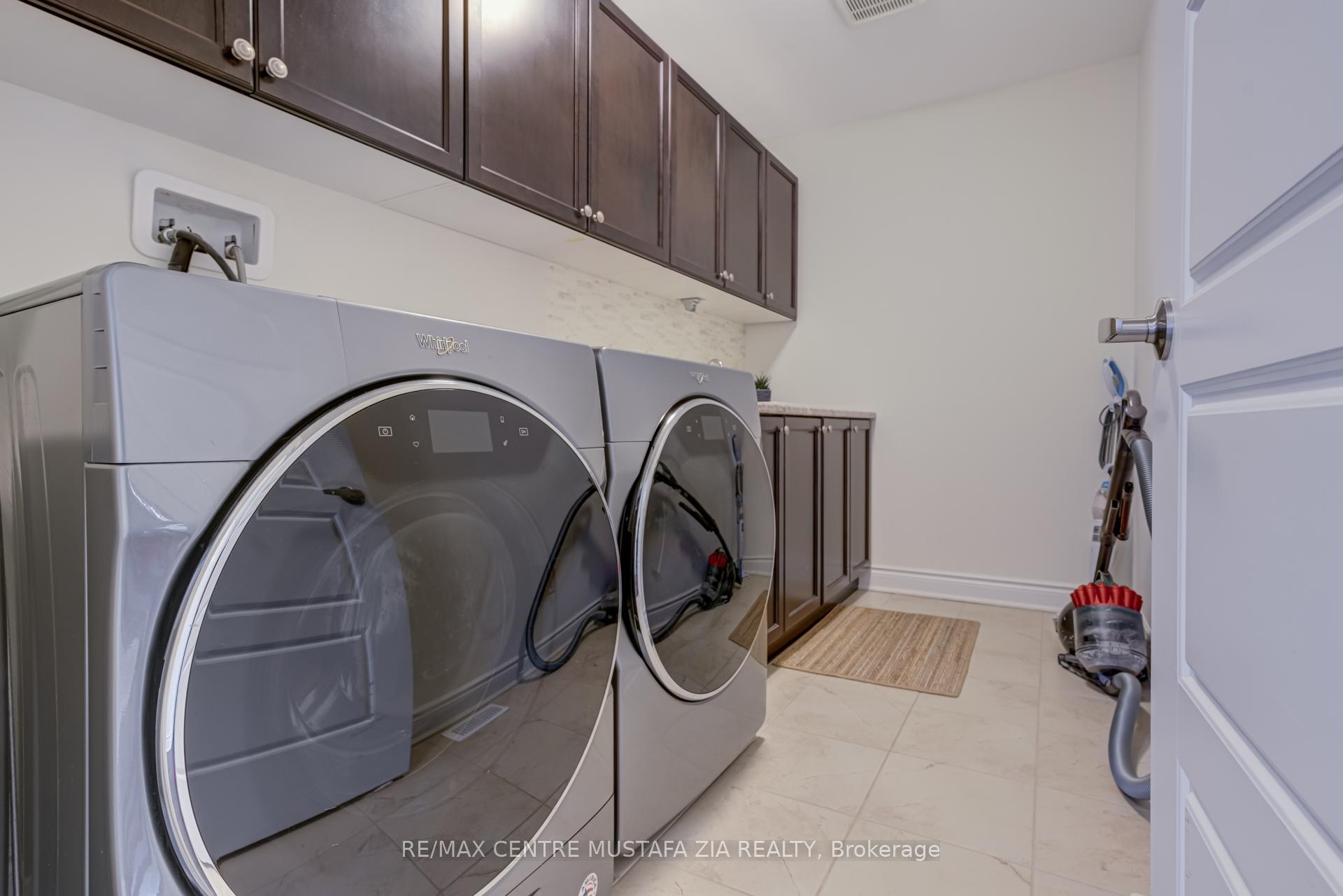Photo 17 of 708 Kennedy Circle, Milton, Cobban — HOMEH