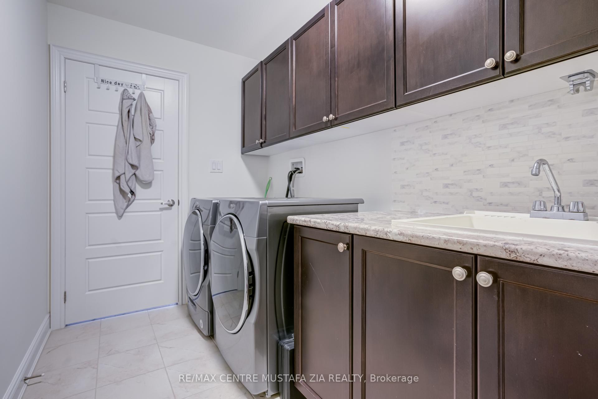 Photo 23 of 708 Kennedy Circle, Milton, Cobban — HOMEH