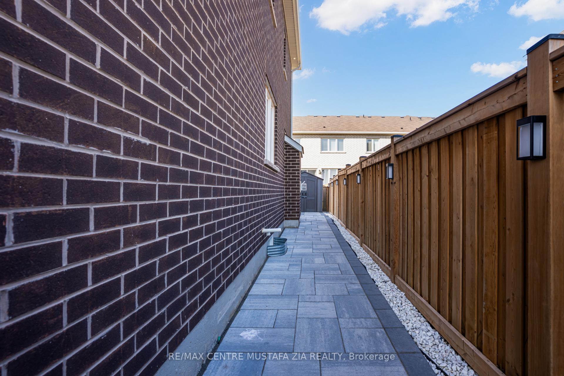 Photo 49 of 708 Kennedy Circle, Milton, Cobban — HOMEH