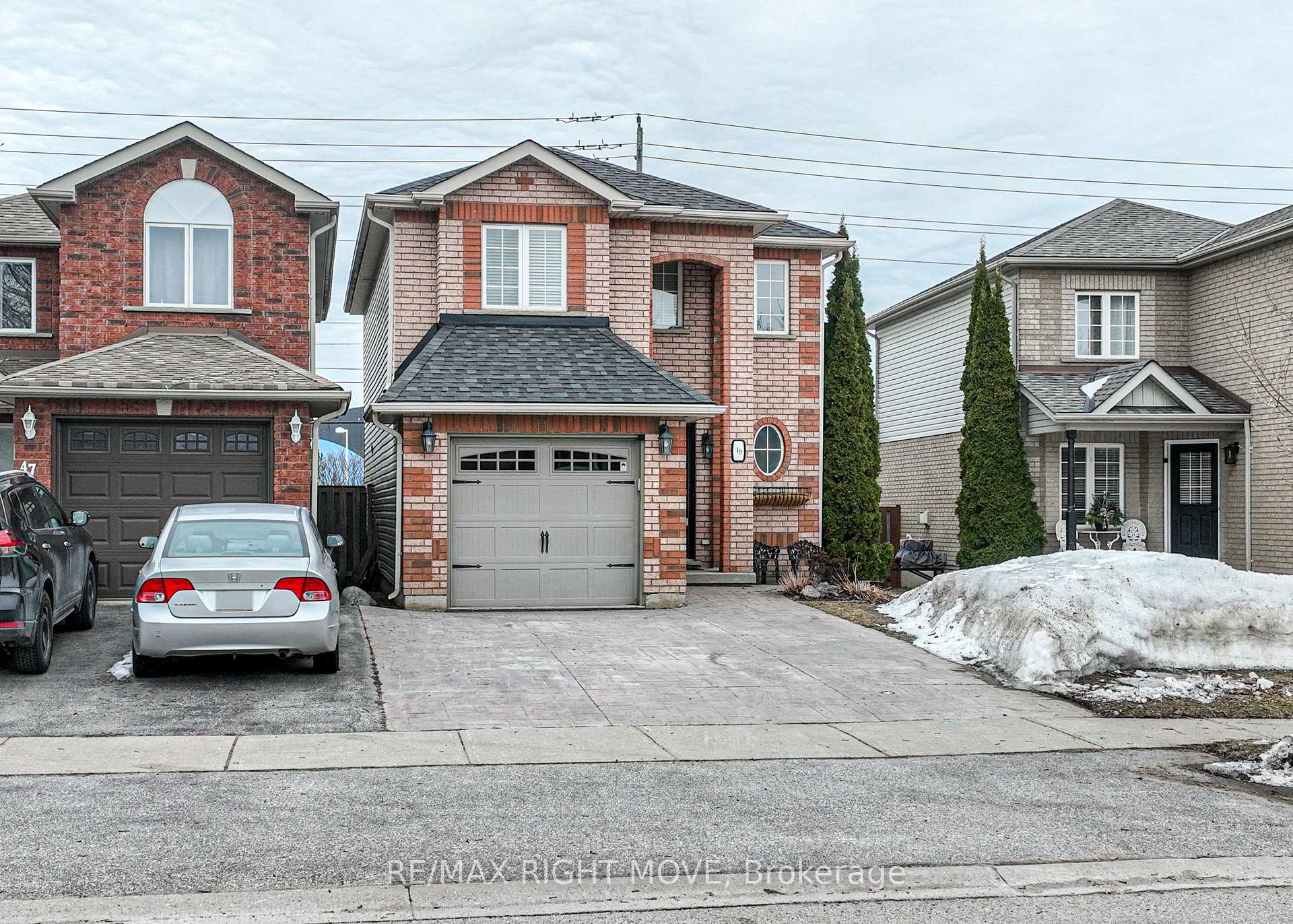 Photo 2 of 49 Julia Crescent, Orillia — HOMEH