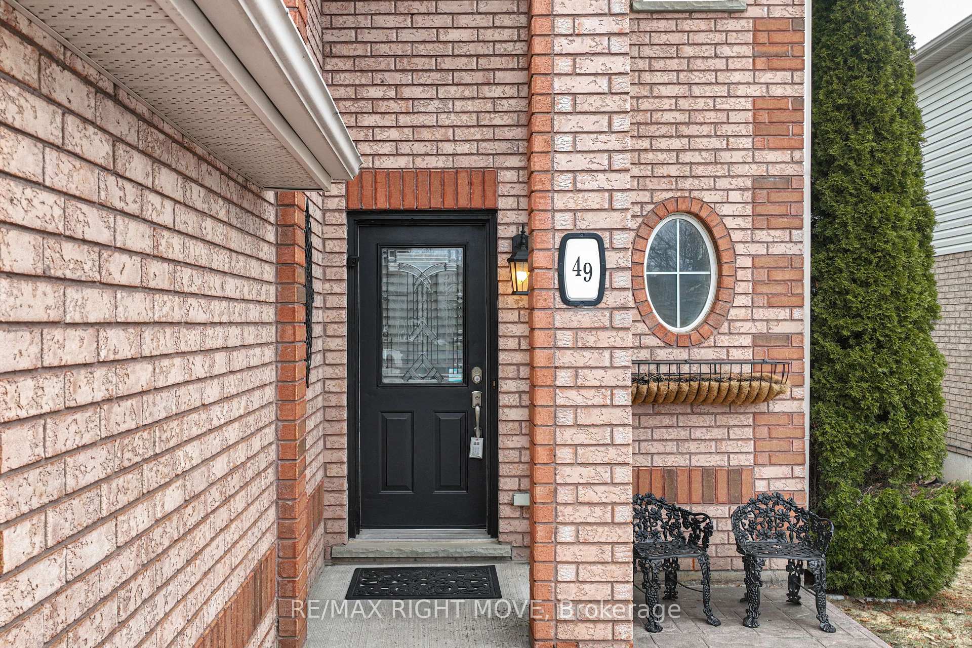 Photo 5 of 49 Julia Crescent, Orillia — HOMEH