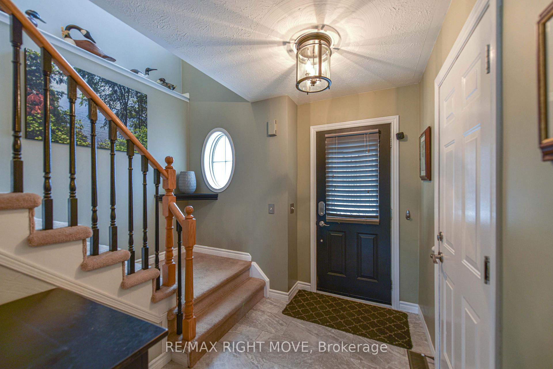 Photo 7 of 49 Julia Crescent, Orillia — HOMEH