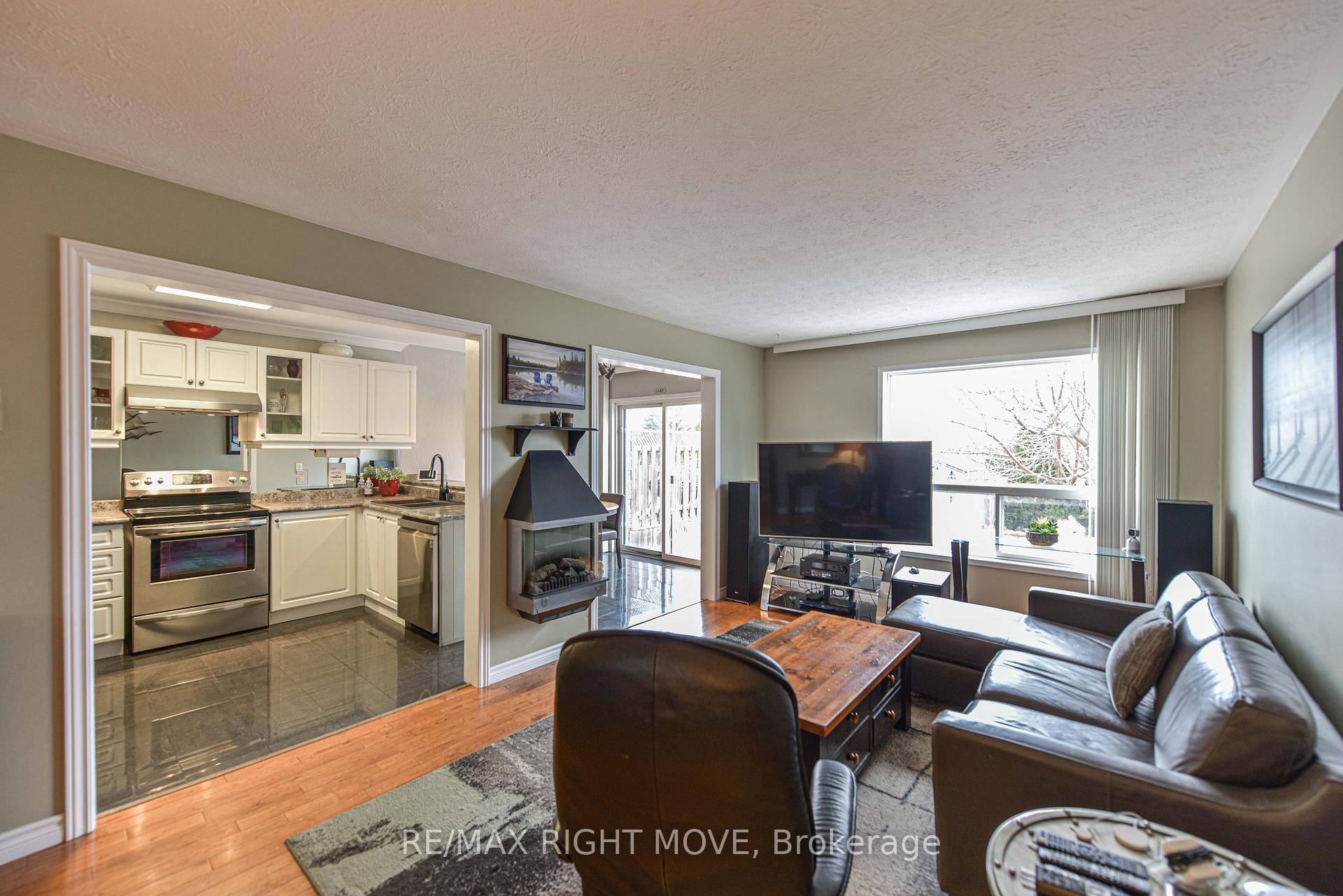 Photo 12 of 49 Julia Crescent, Orillia — HOMEH