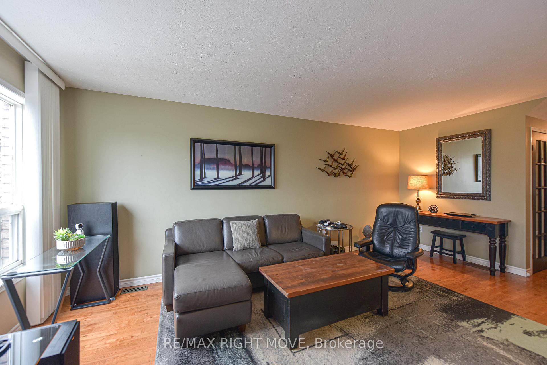 Photo 13 of 49 Julia Crescent, Orillia — HOMEH