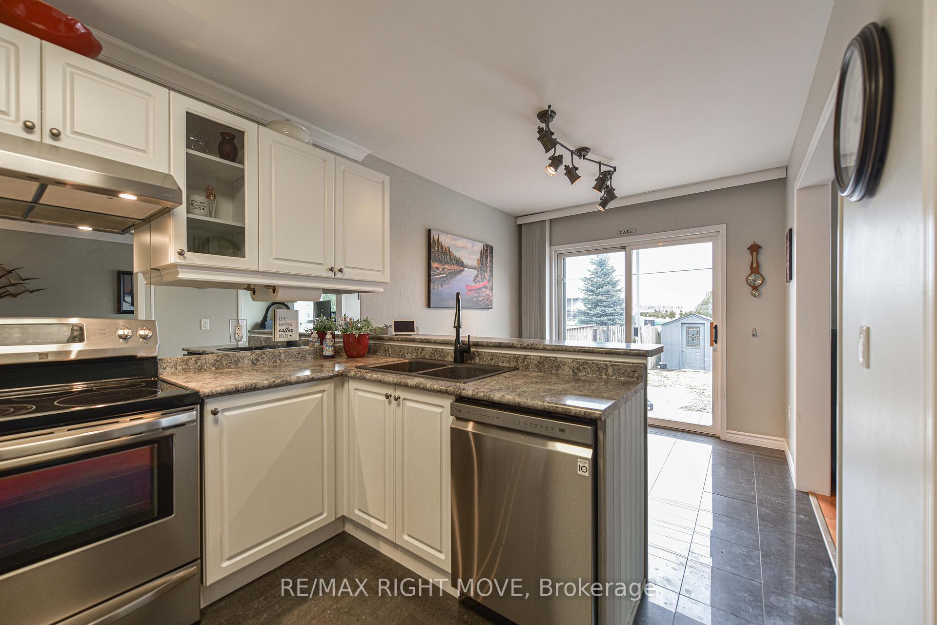 Photo 18 of 49 Julia Crescent, Orillia — HOMEH