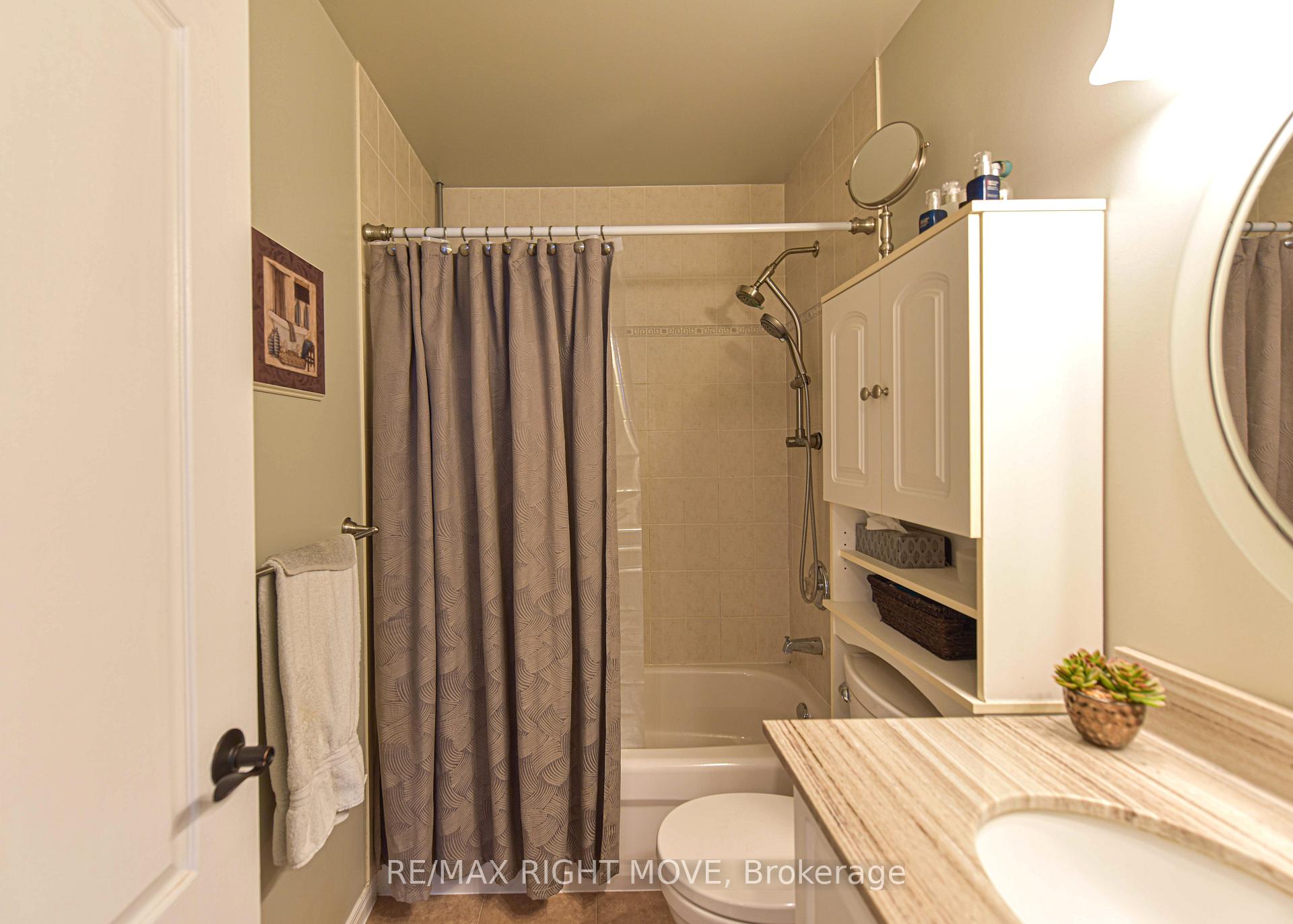 Photo 21 of 49 Julia Crescent, Orillia — HOMEH