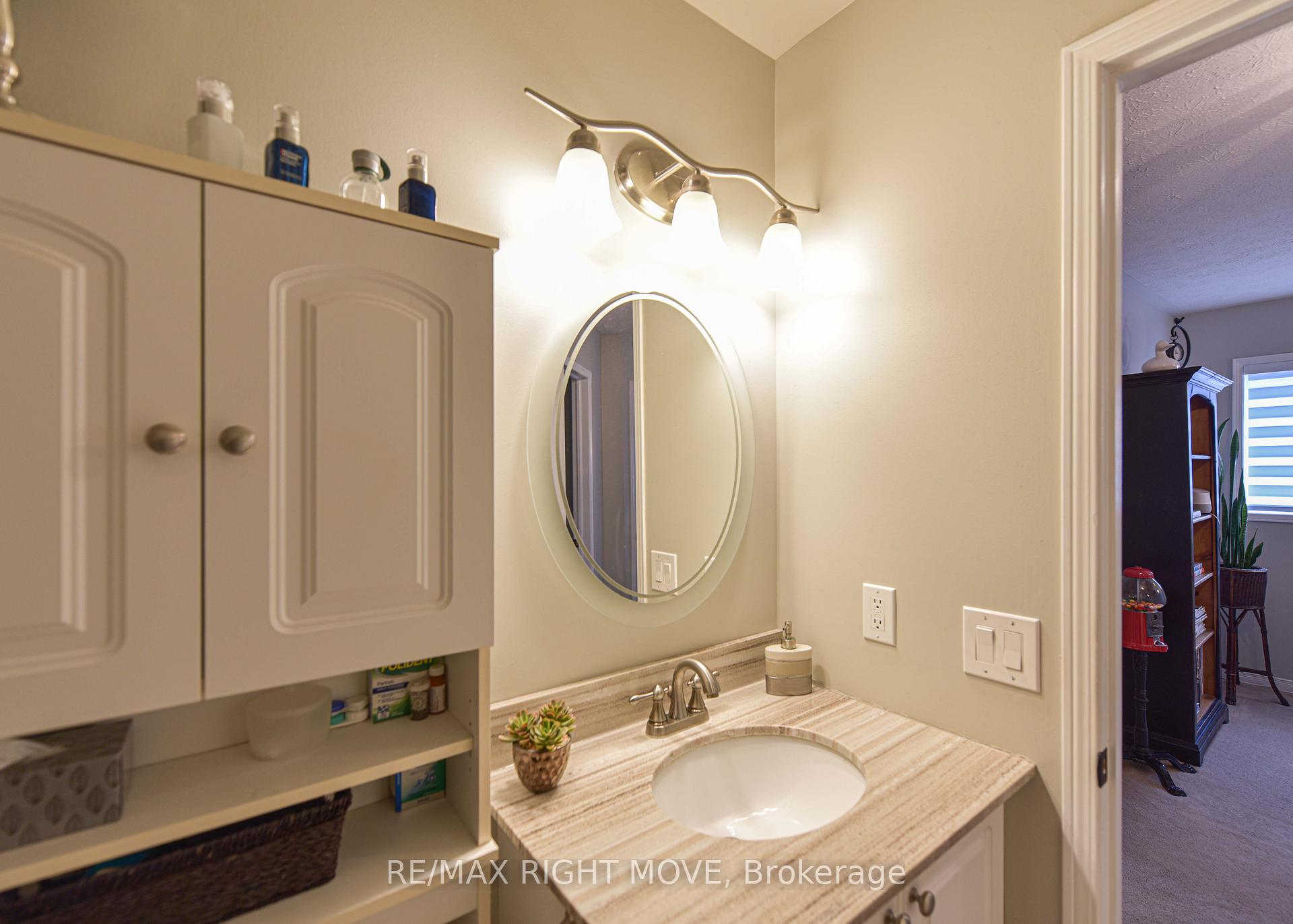 Photo 22 of 49 Julia Crescent, Orillia — HOMEH