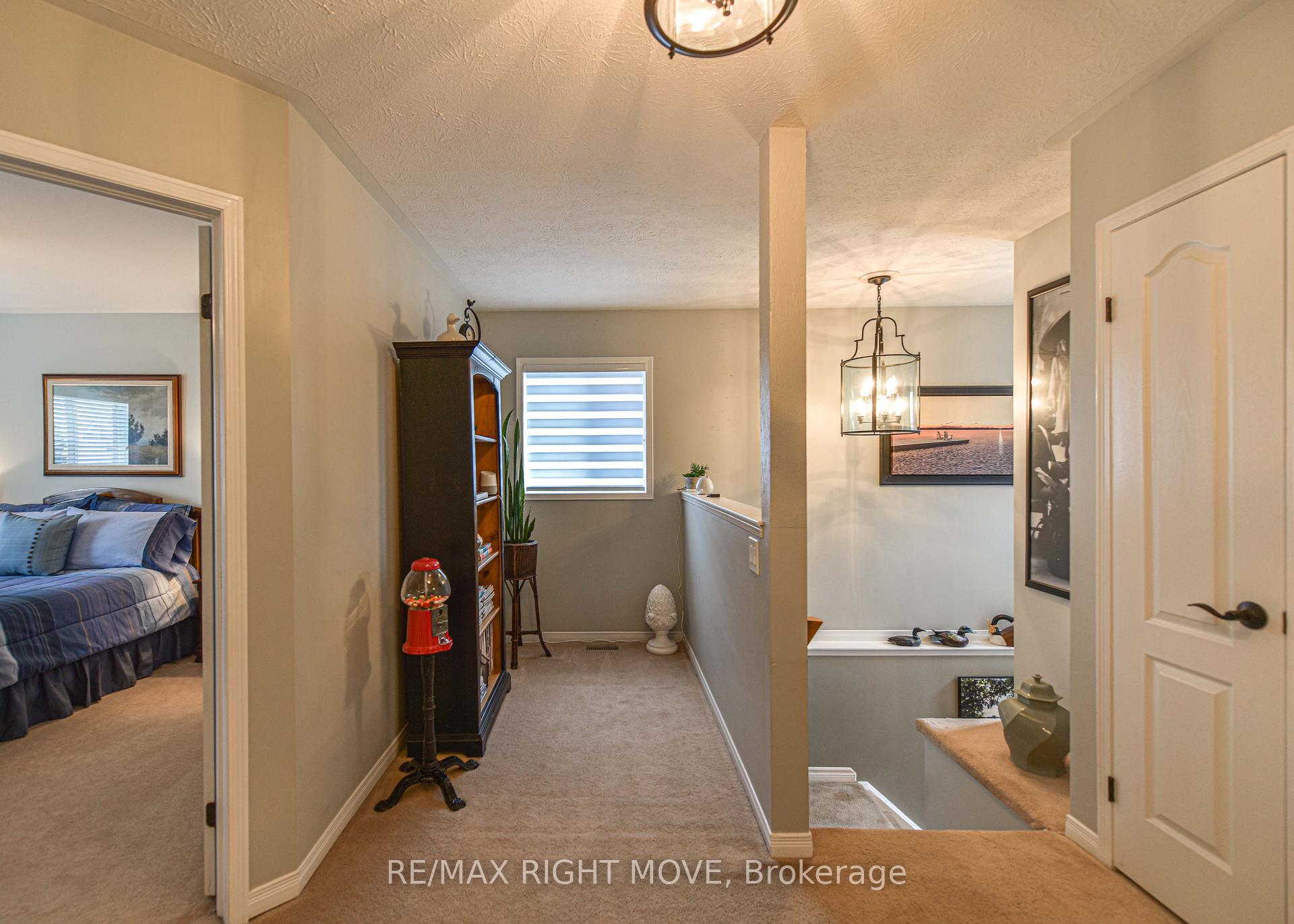 Photo 23 of 49 Julia Crescent, Orillia — HOMEH