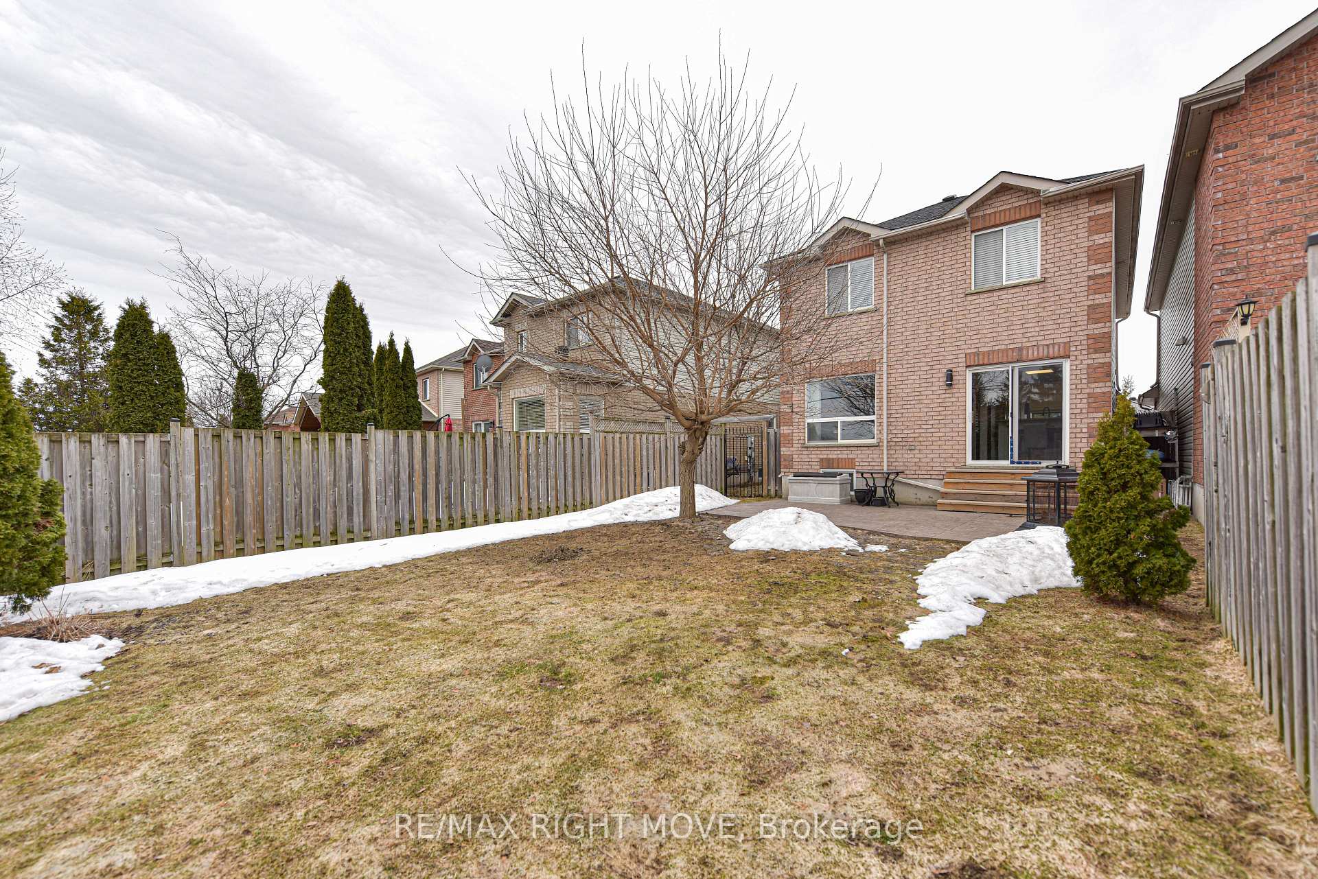 Photo 32 of 49 Julia Crescent, Orillia — HOMEH