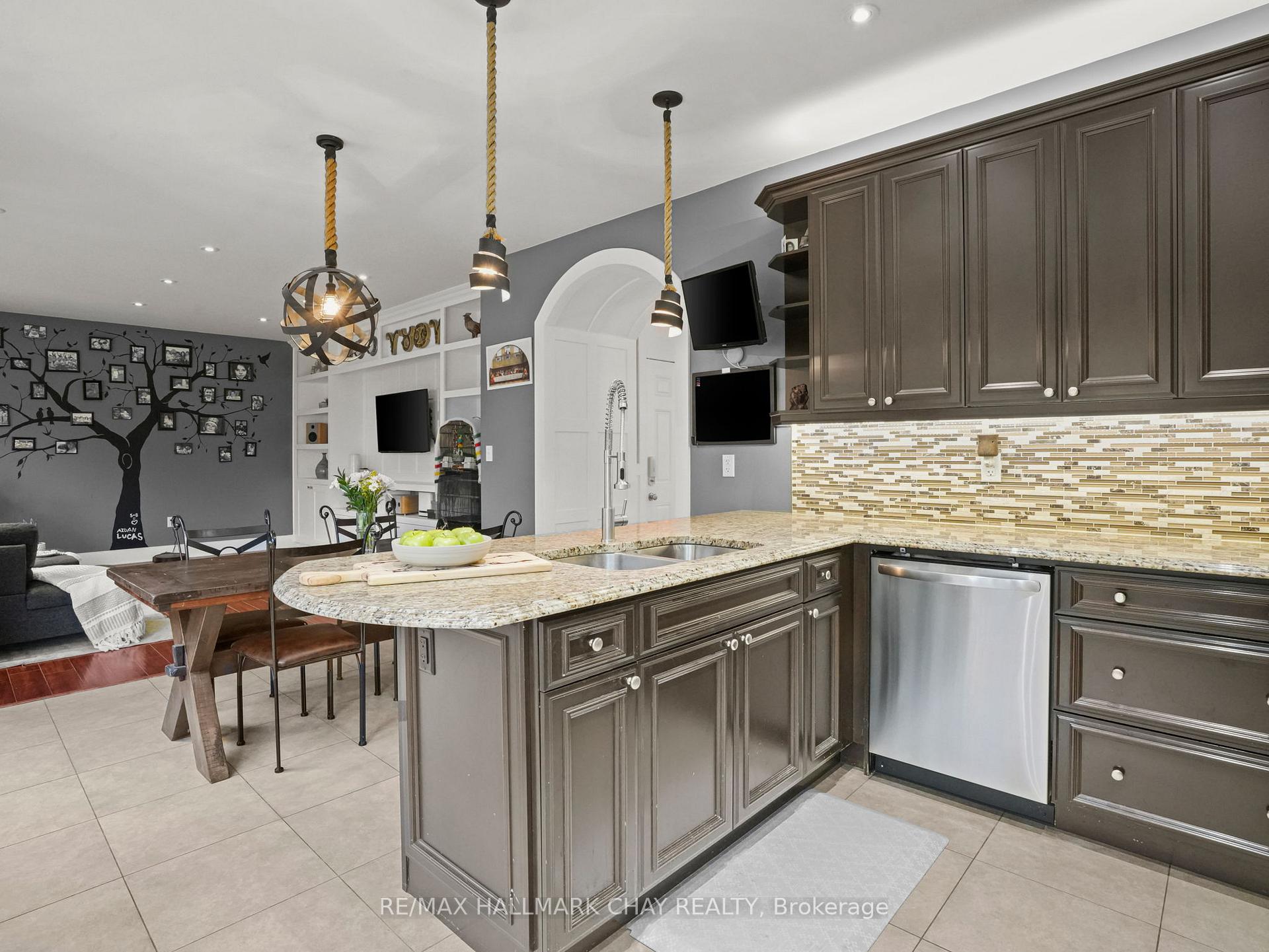 Photo 16 of 57 Ferris Lane, New Tecumseth, Alliston — HOMEH