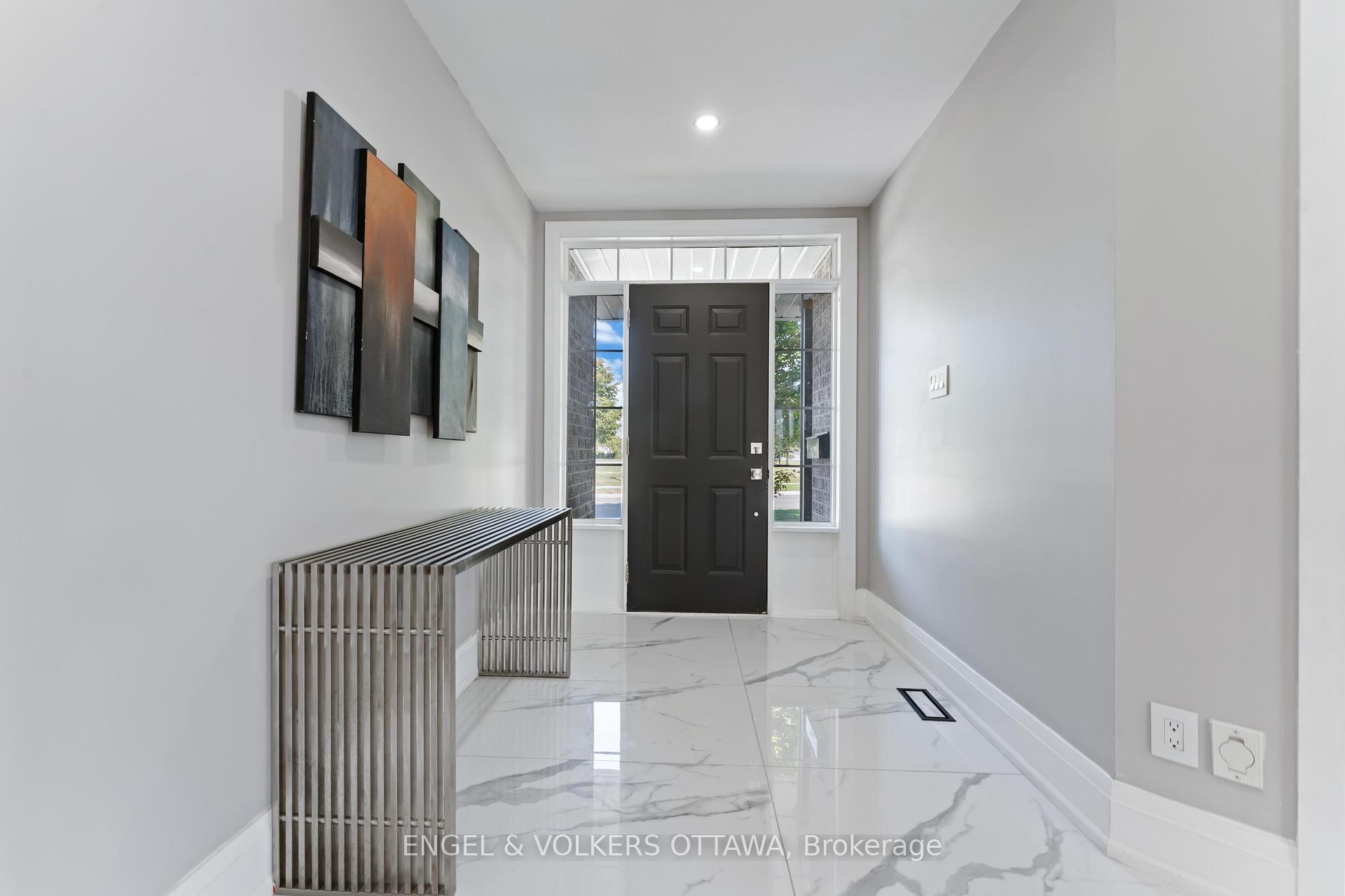 Photo 4 of 774 Scala Avenue, Ottawa, Avalon East — HOMEH