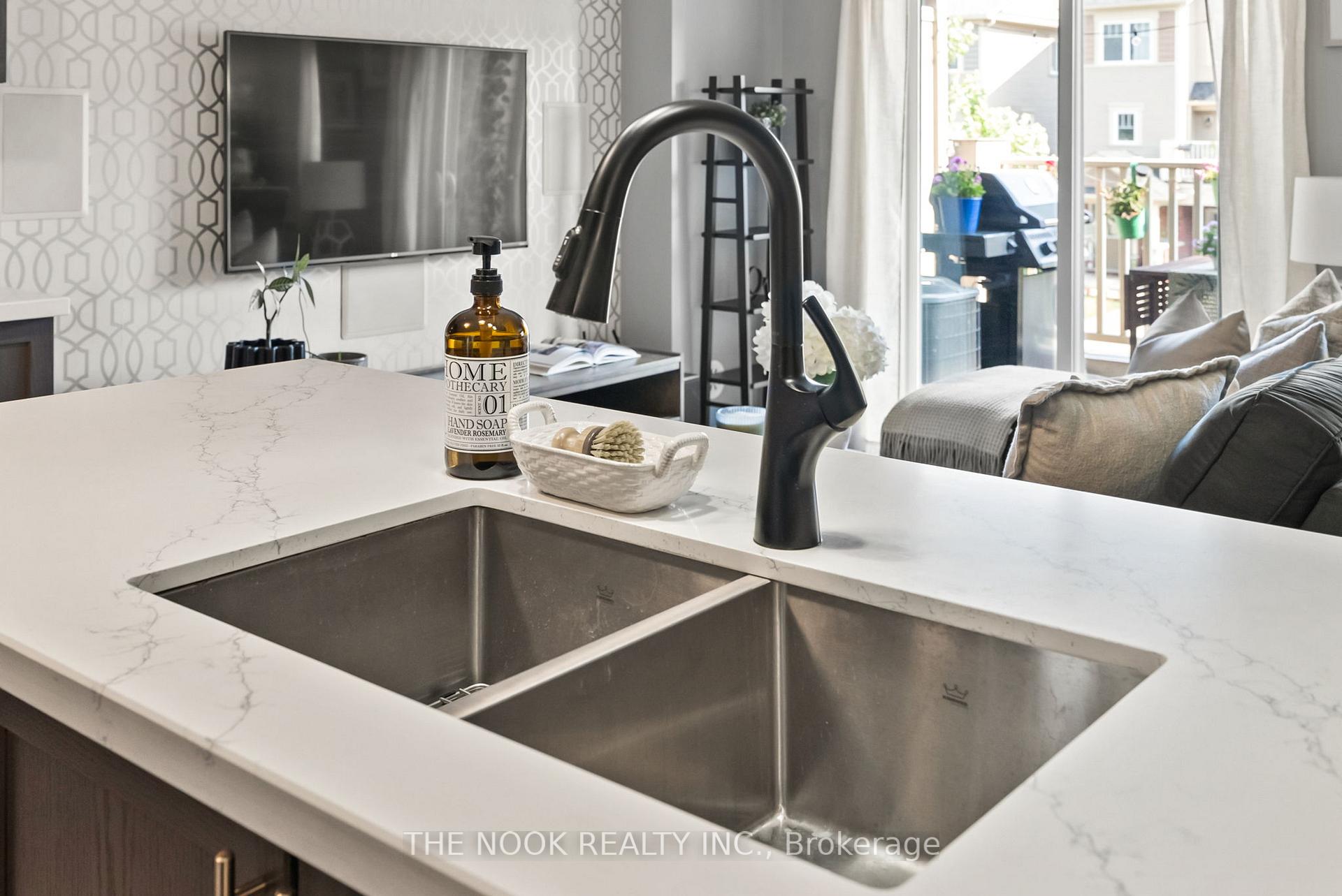 Photo 9 of 76 Tabaret Crescent, Oshawa, Windfields — HOMEH
