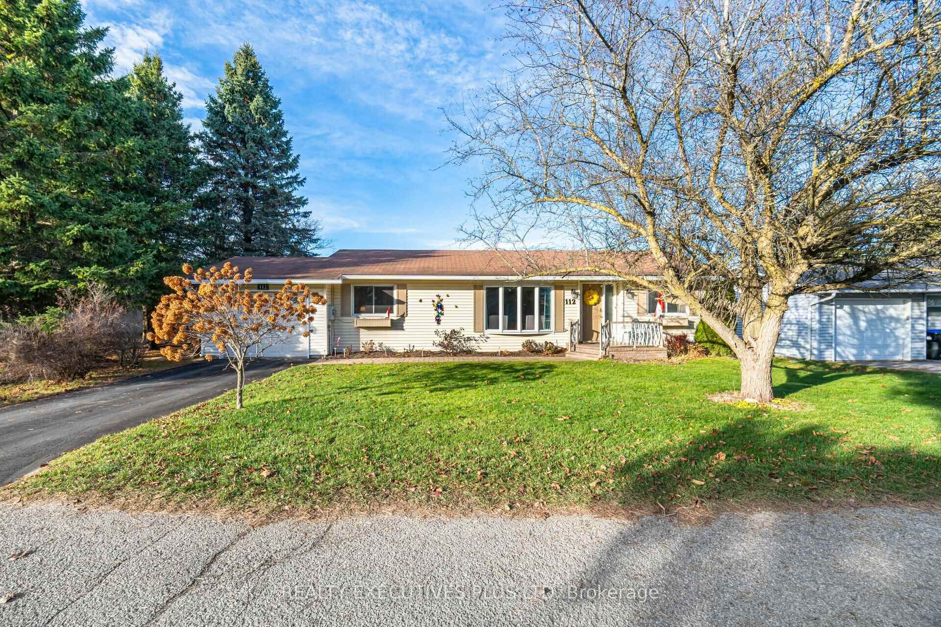Front of 112 Tecumseth Pines Drive