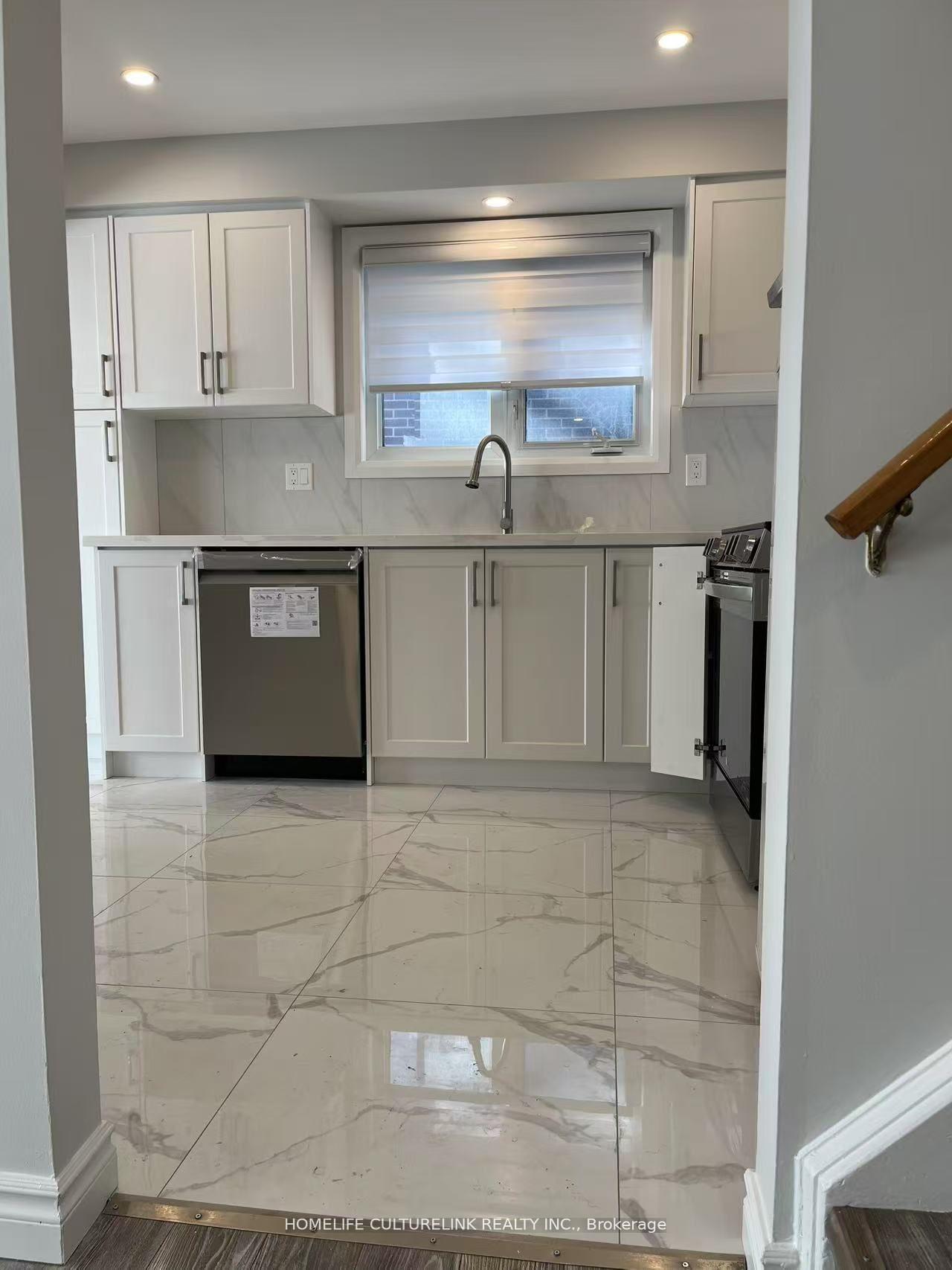 Photo 5 of 1387 Sarcee Street, Oshawa, Samac — HOMEH