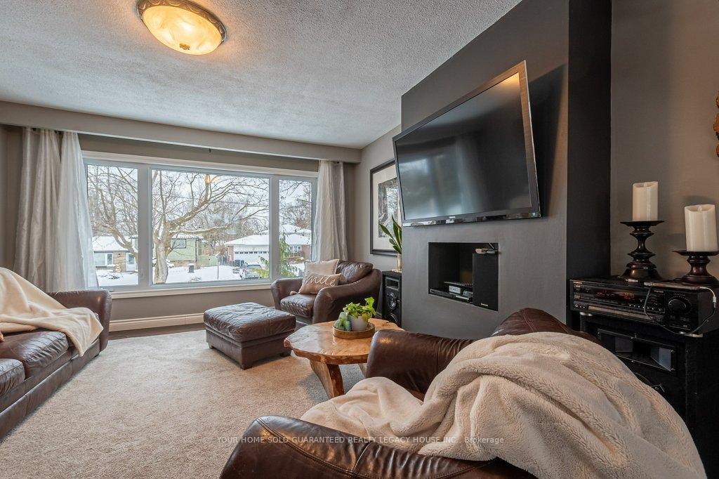 Photo 3 of 71 Maple Avenue W, New Tecumseth, Beeton — HOMEH