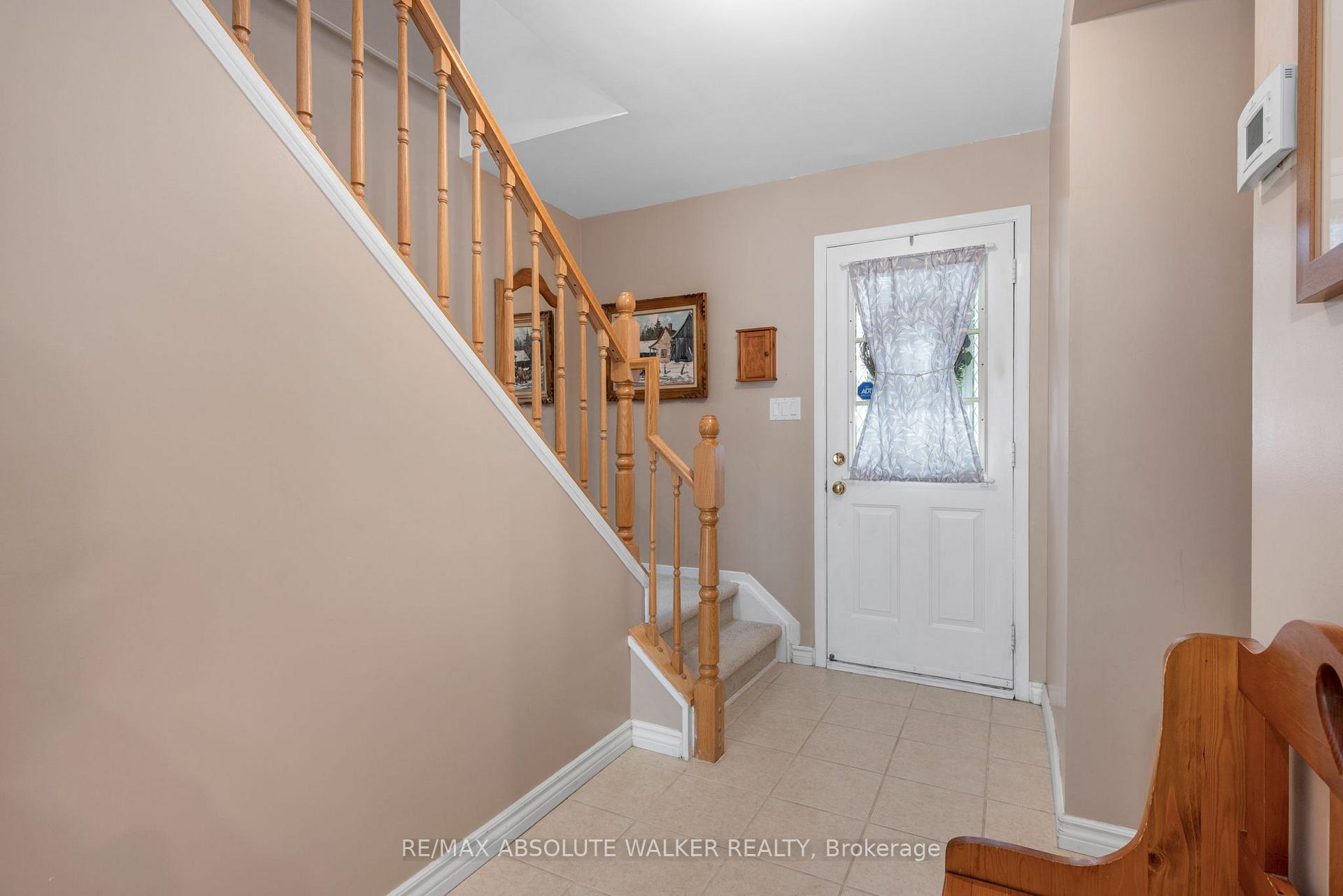 Photo 3 of 757 Clearcrest Crescent, Ottawa, Fallingbrook/Ridgemount — HOMEH