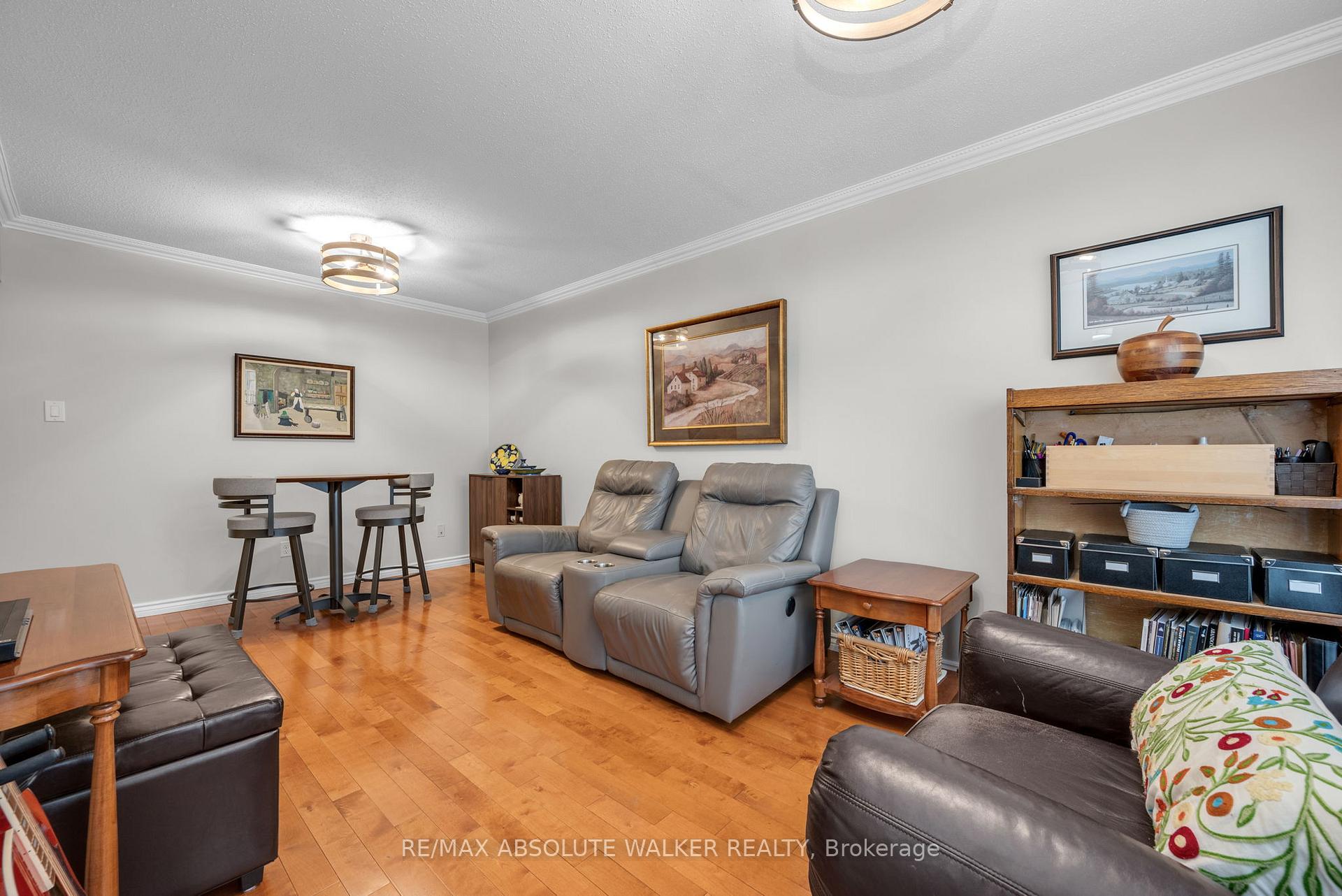 Photo 4 of 757 Clearcrest Crescent, Ottawa, Fallingbrook/Ridgemount — HOMEH