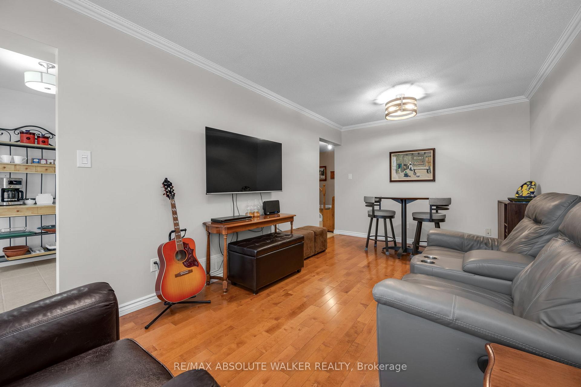 Photo 5 of 757 Clearcrest Crescent, Ottawa, Fallingbrook/Ridgemount — HOMEH